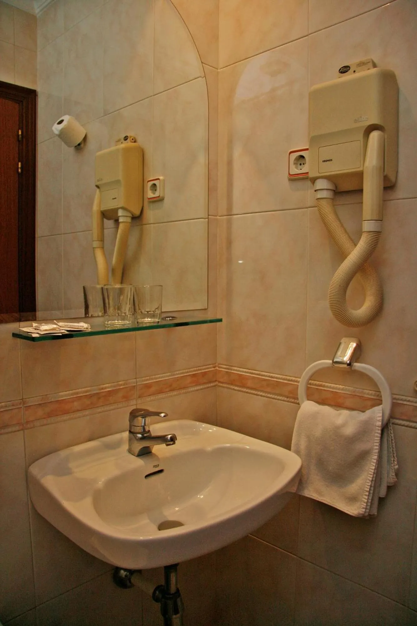 Bathroom in Hostal Victoria II