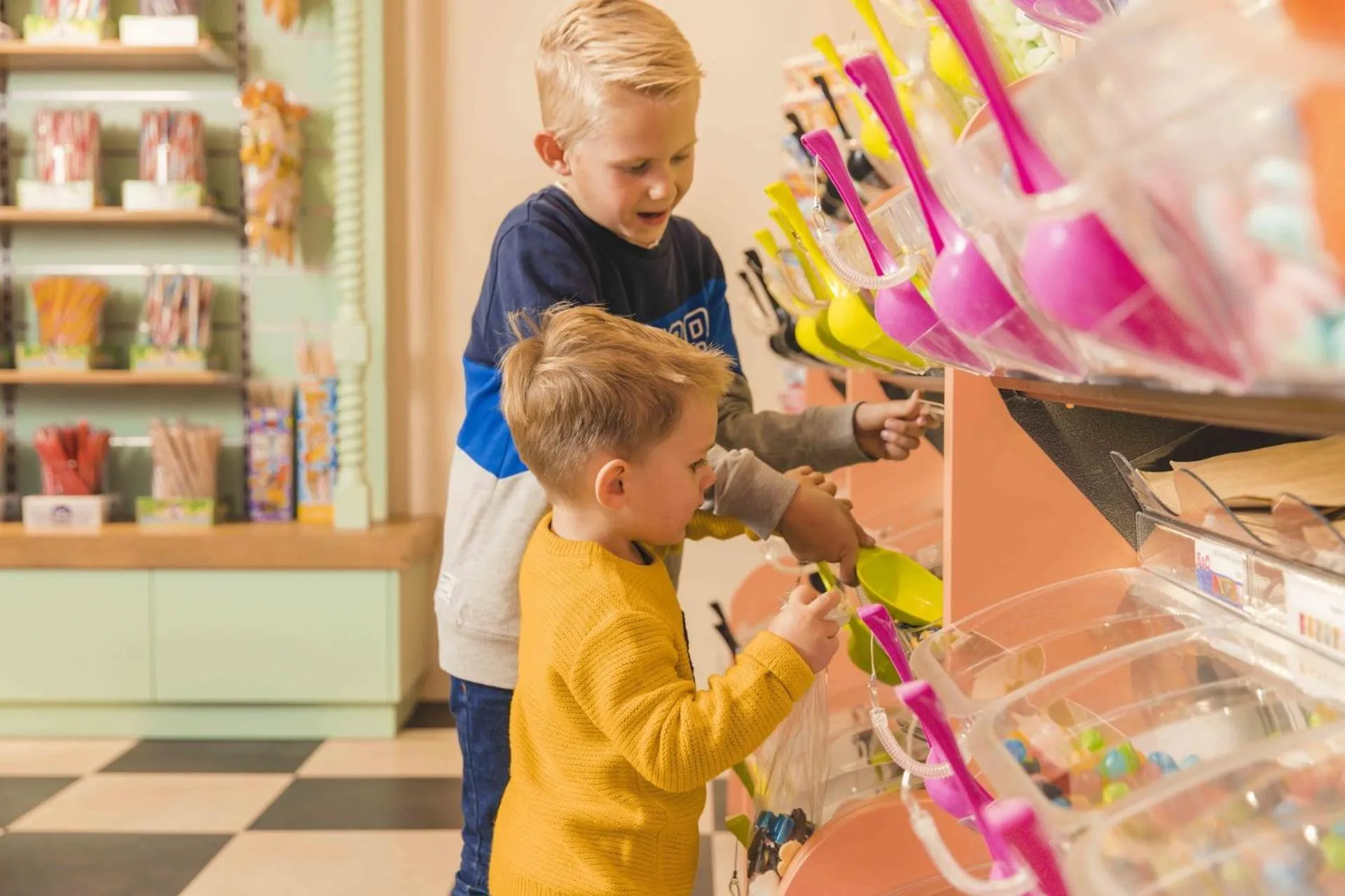 children in Vakantiepark Slagharen