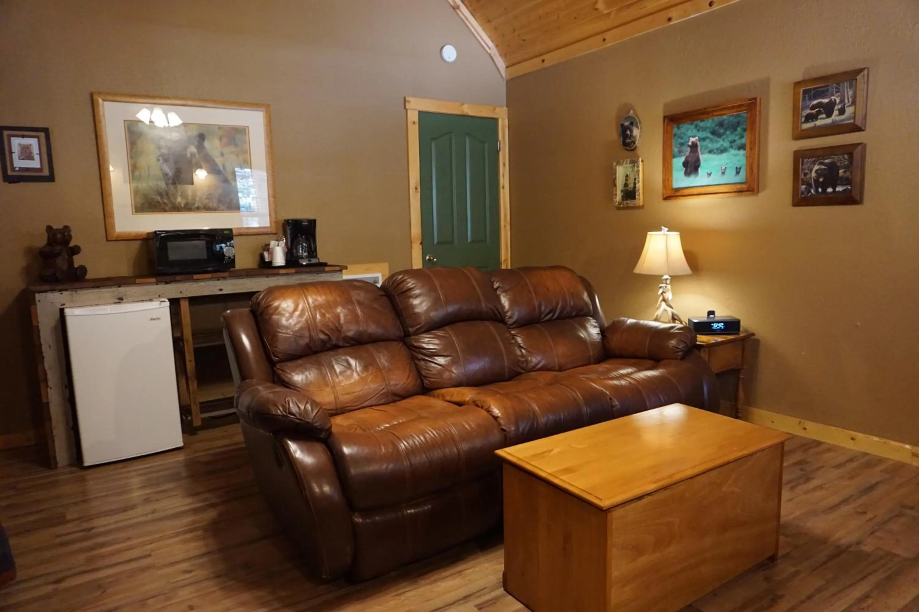 Shaver Lake Village Hotel