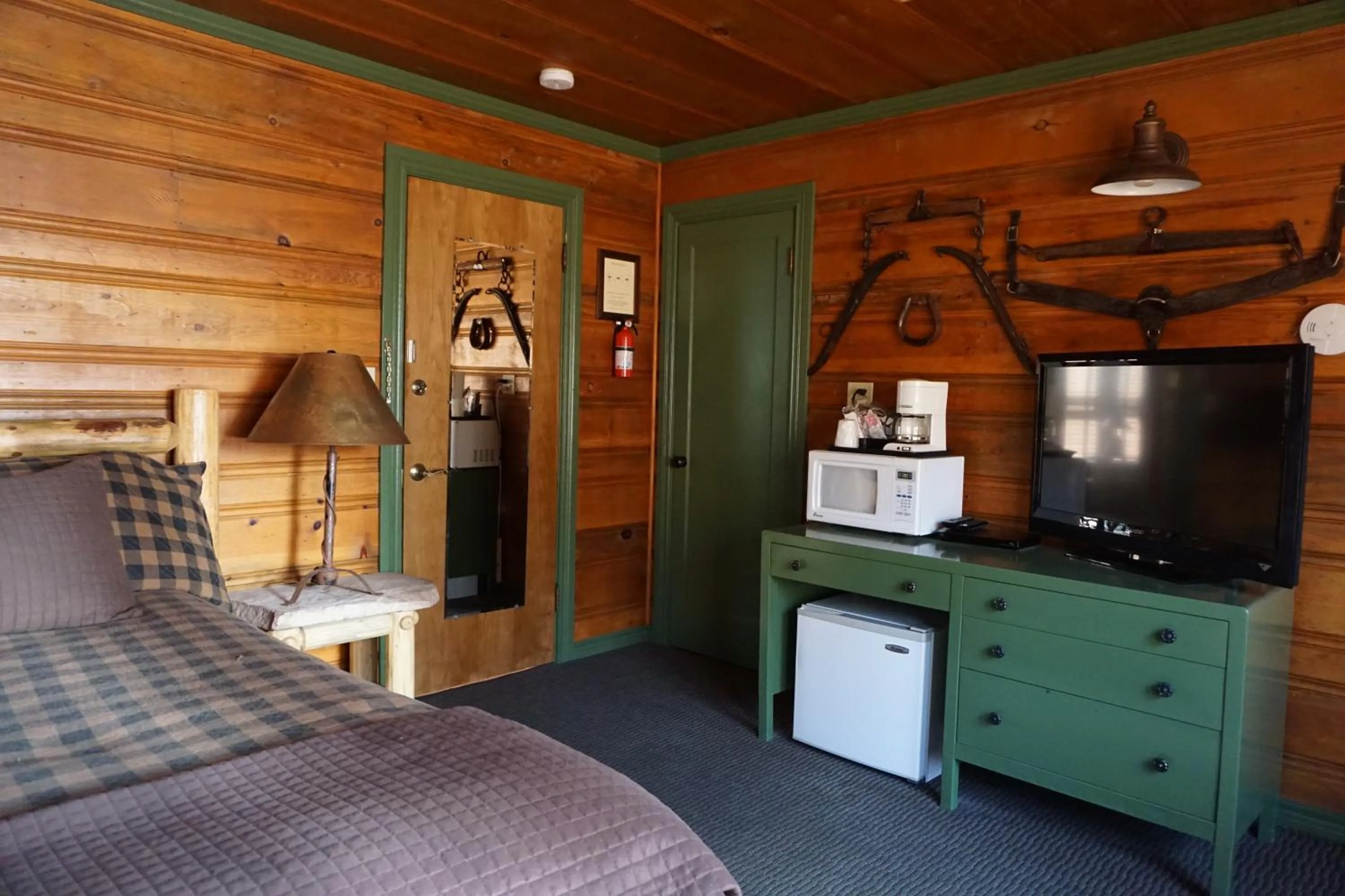 Shaver Lake Village Hotel