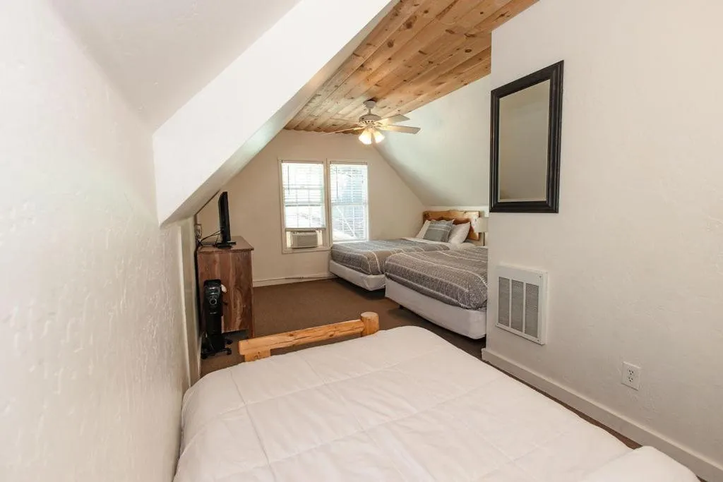 Bed in Shaver Lake Village Hotel