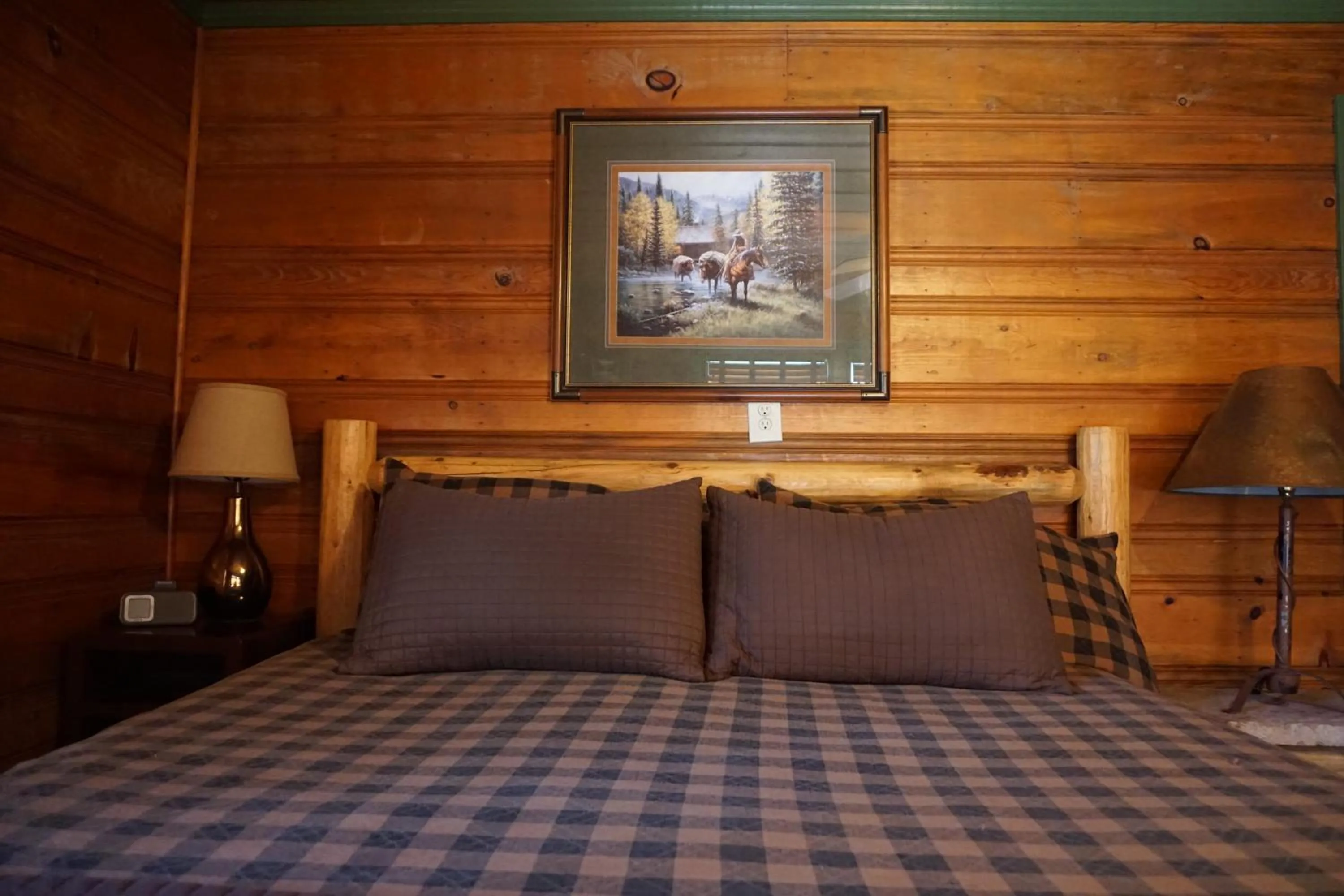 Bed in Shaver Lake Village Hotel