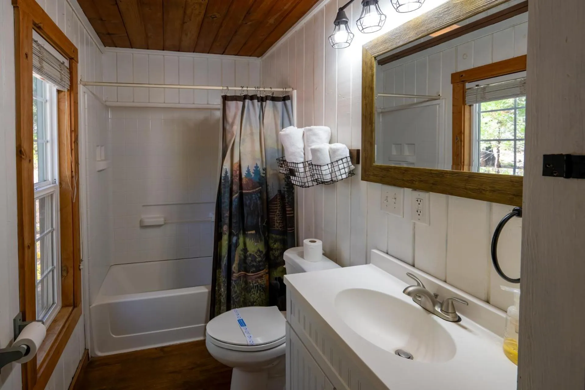 Bathroom in Shaver Lake Village Hotel