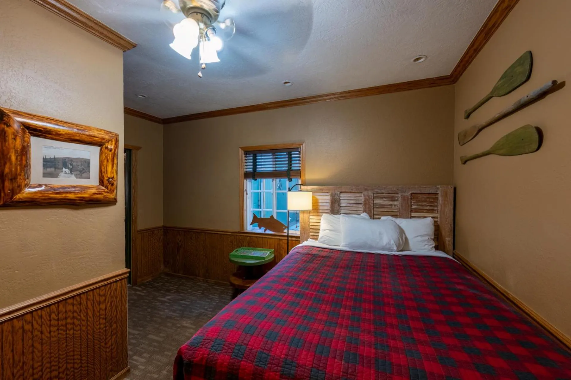 Bedroom, Bed in Shaver Lake Village Hotel
