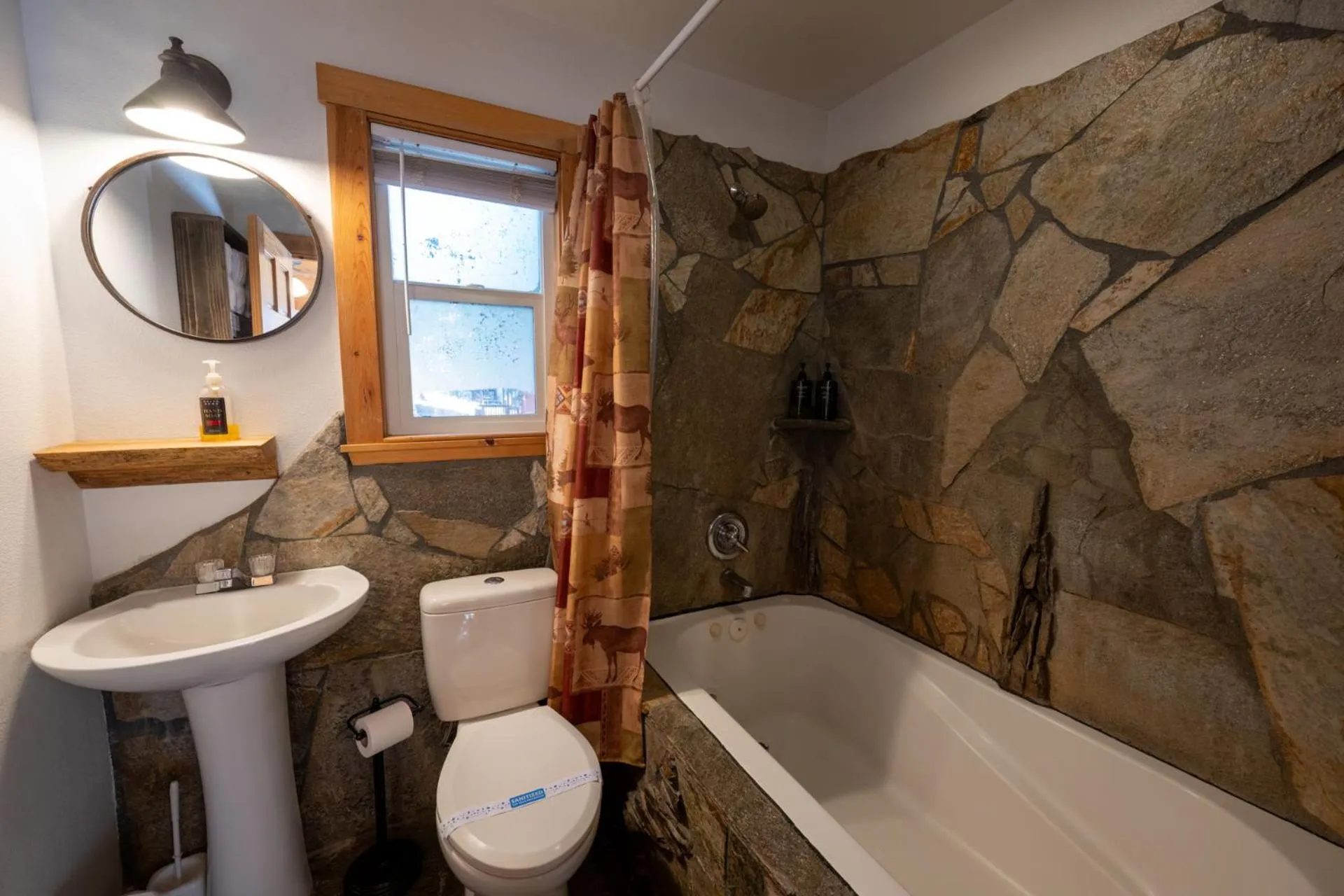 Bathroom in Shaver Lake Village Hotel