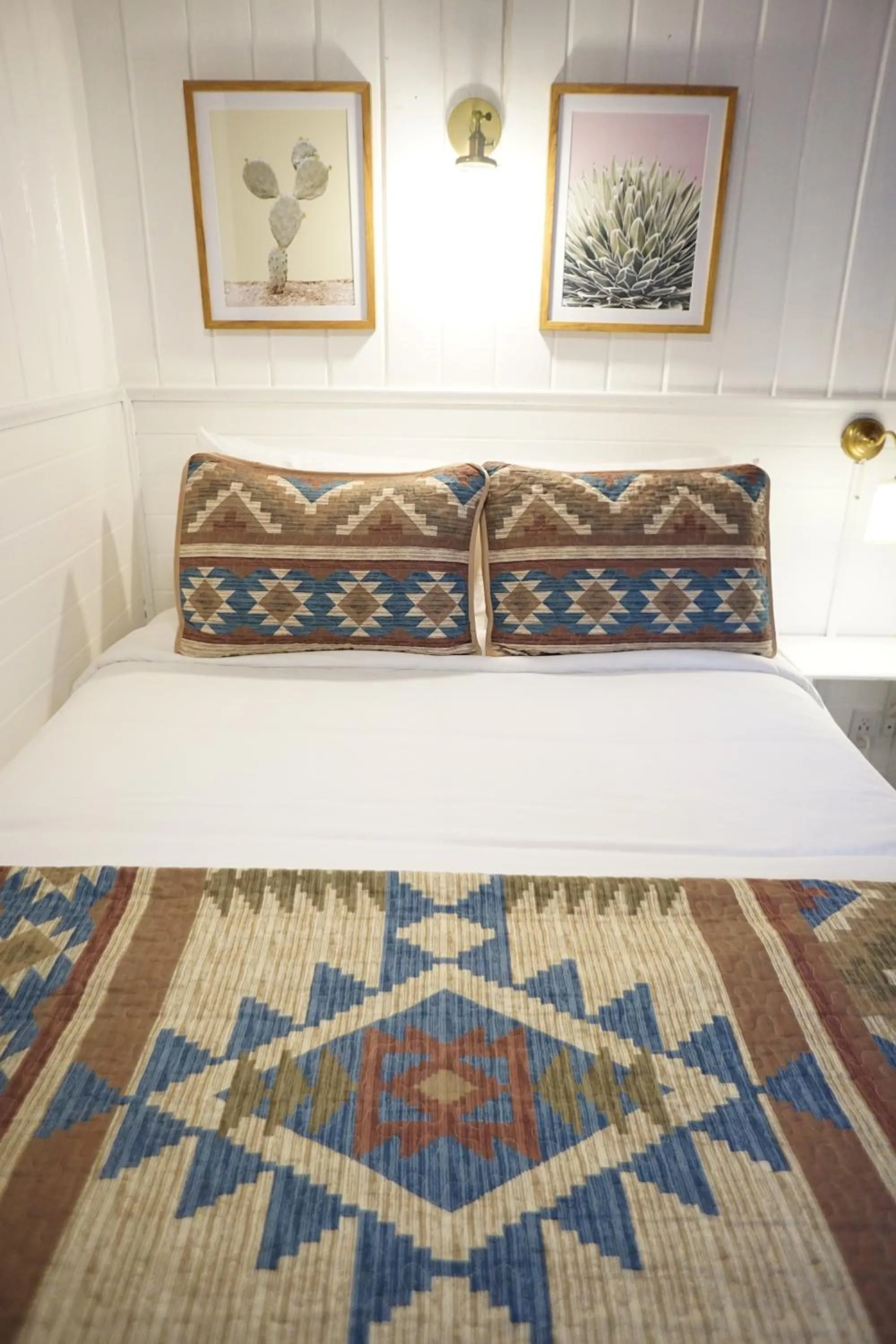 Bed in Shaver Lake Village Hotel