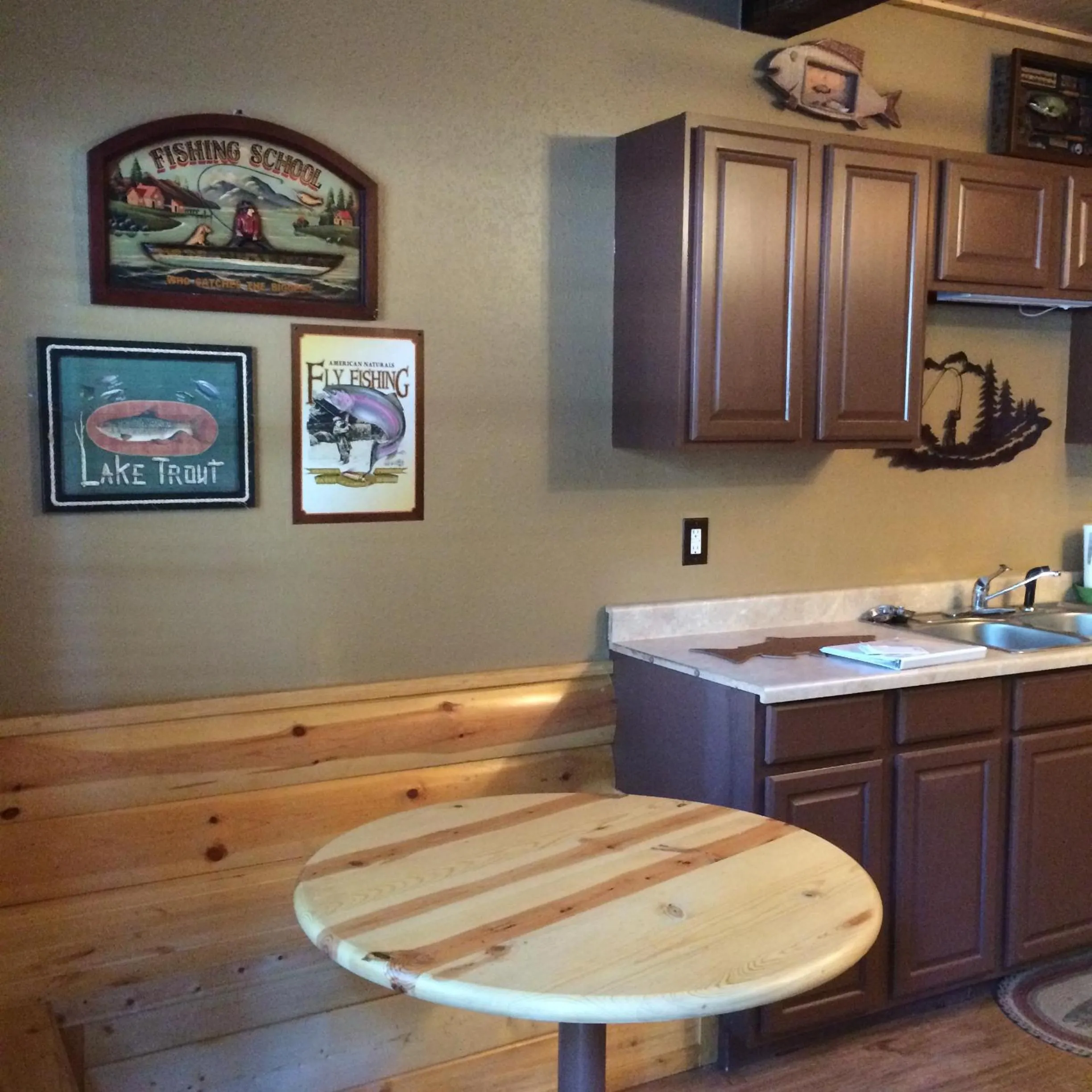 Shaver Lake Village Hotel