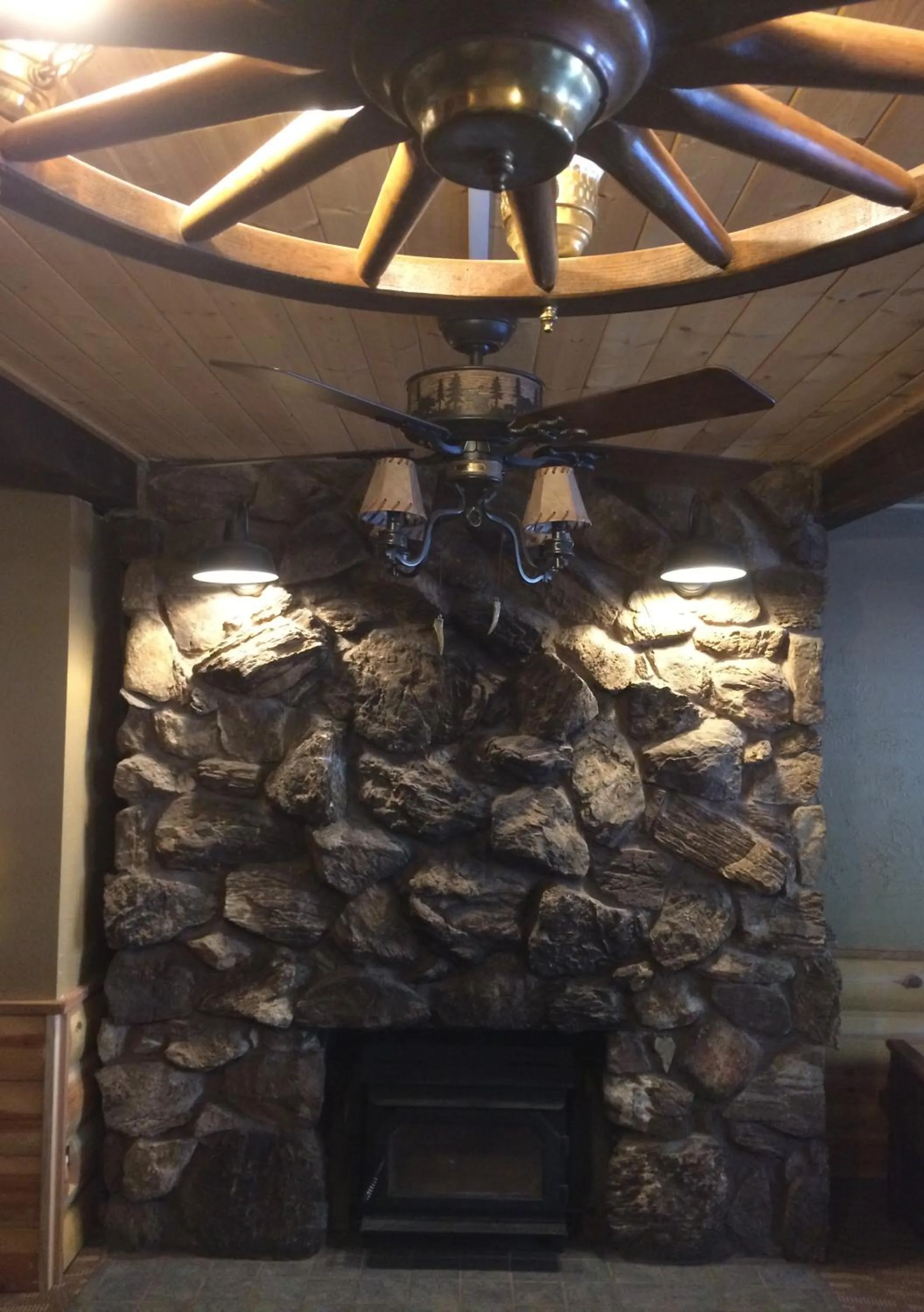 Shaver Lake Village Hotel