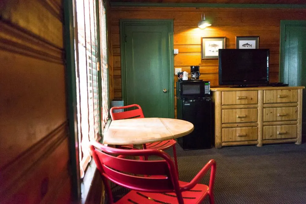 Shaver Lake Village Hotel