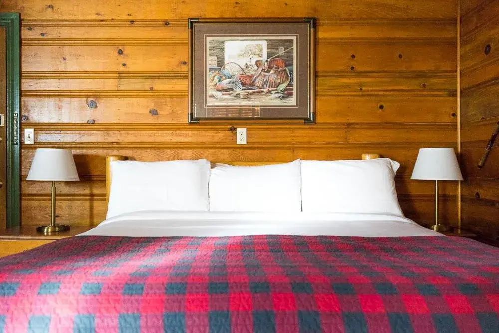 King Room - single occupancy in Shaver Lake Village Hotel King Room - single occupancy in Shaver Lake Village Hotel