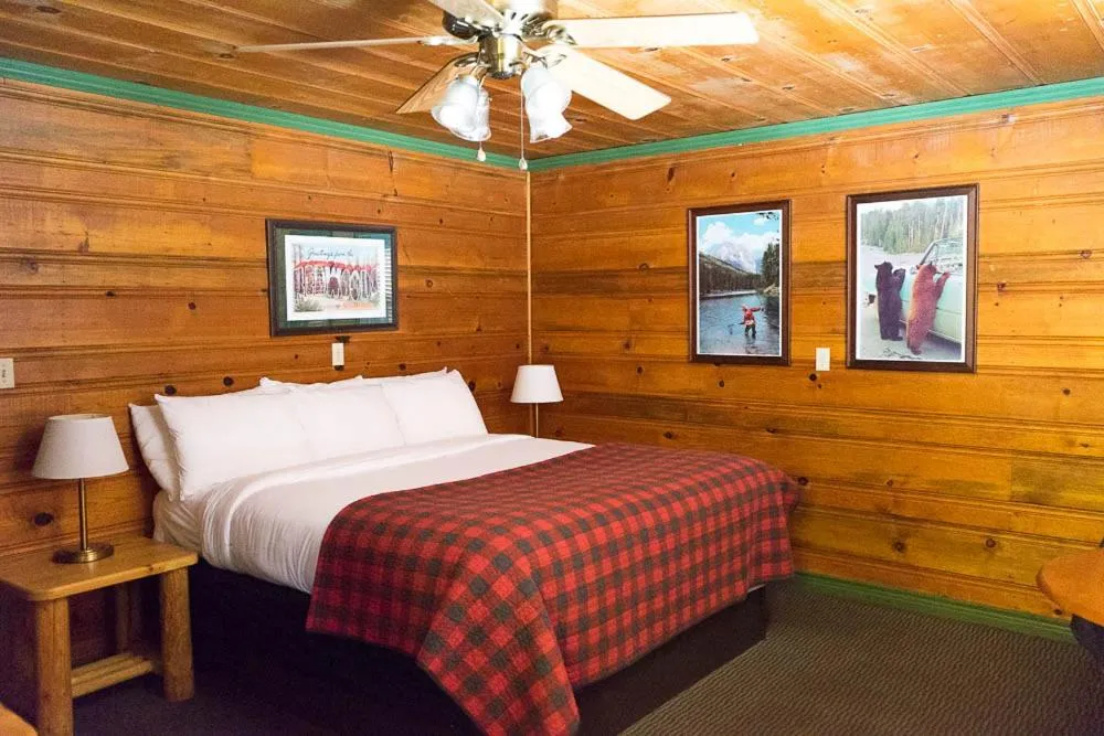 Bed in Shaver Lake Village Hotel