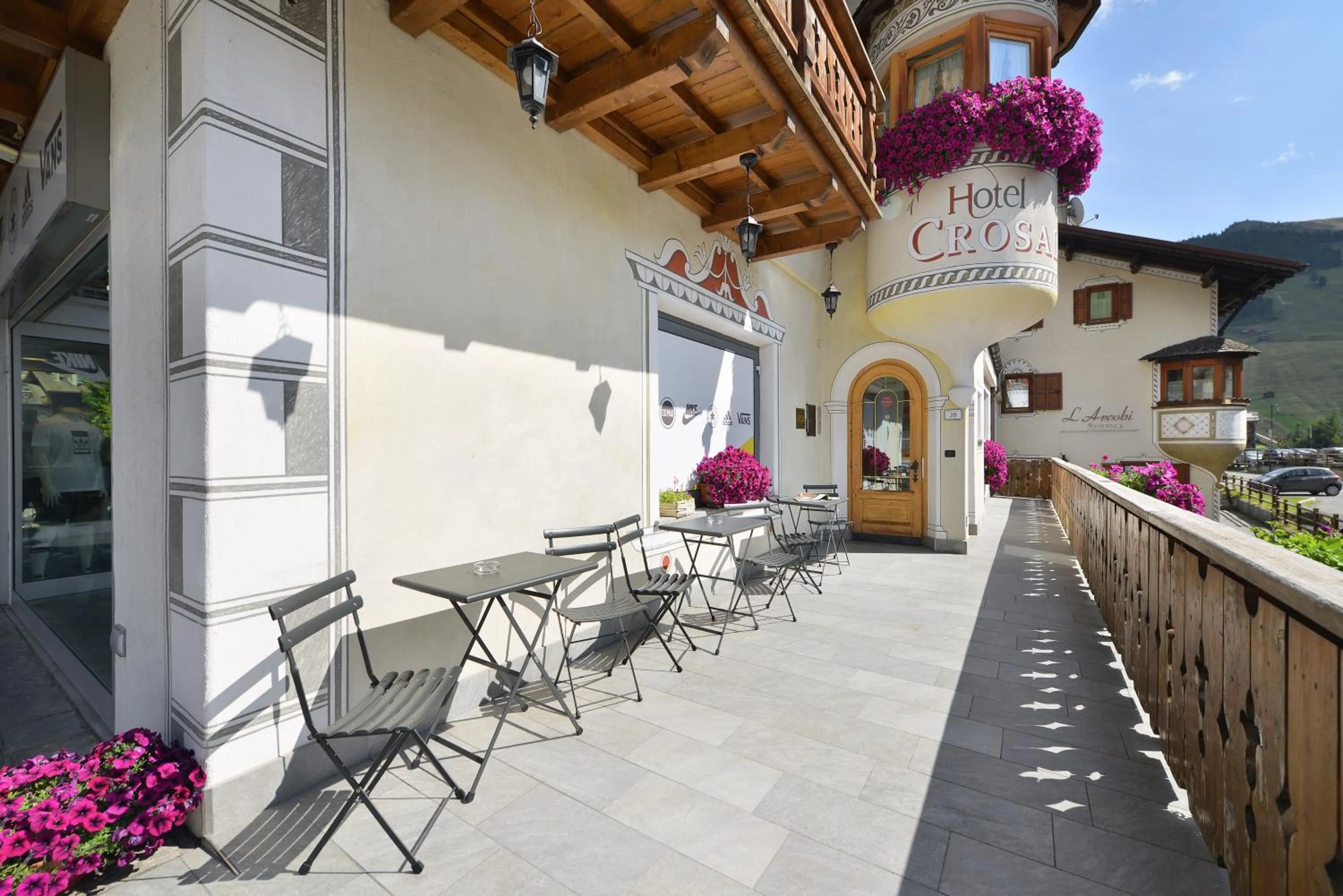 Facade/entrance in Hotel Crosal