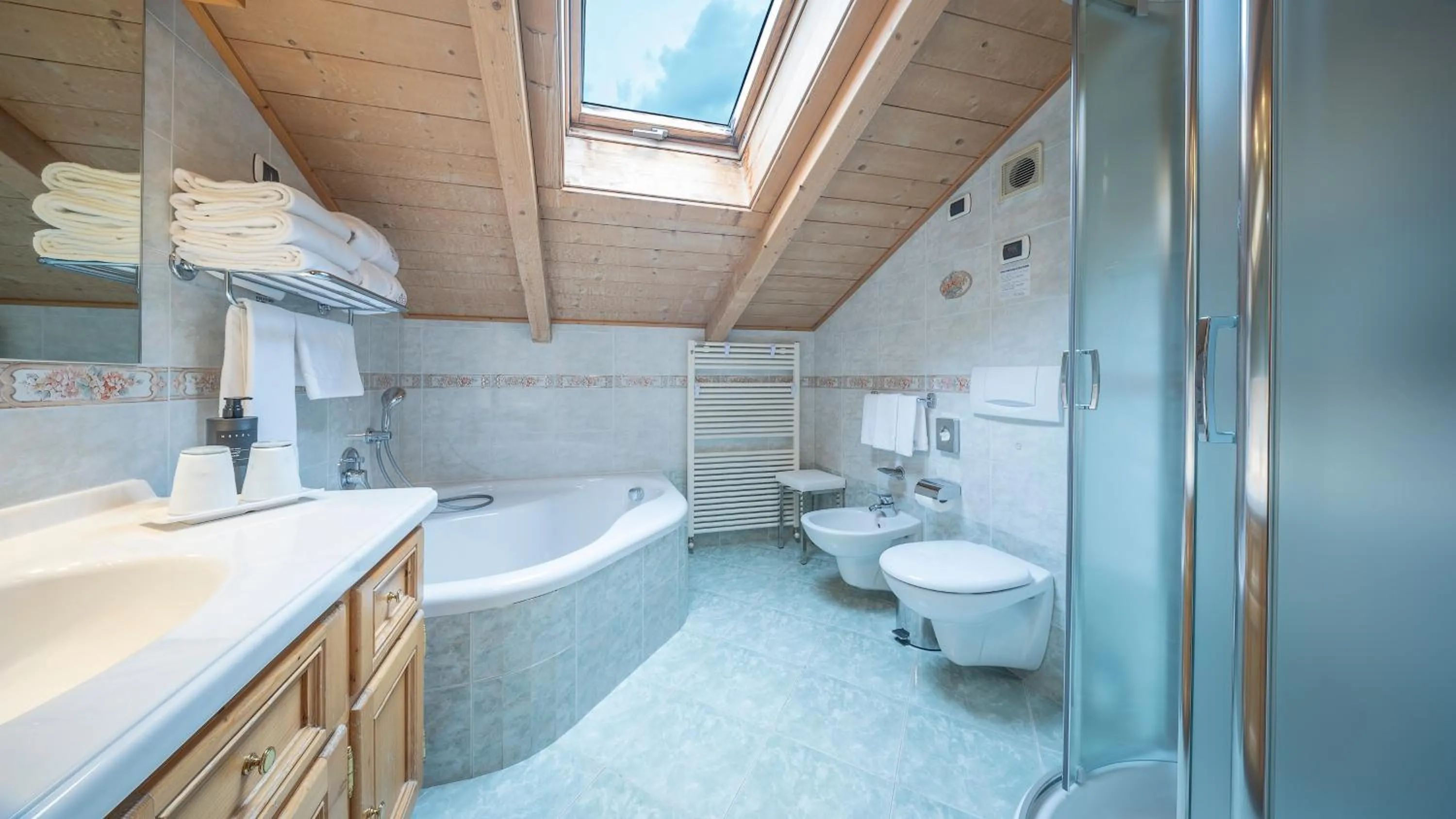 Bathroom in Hotel Crosal