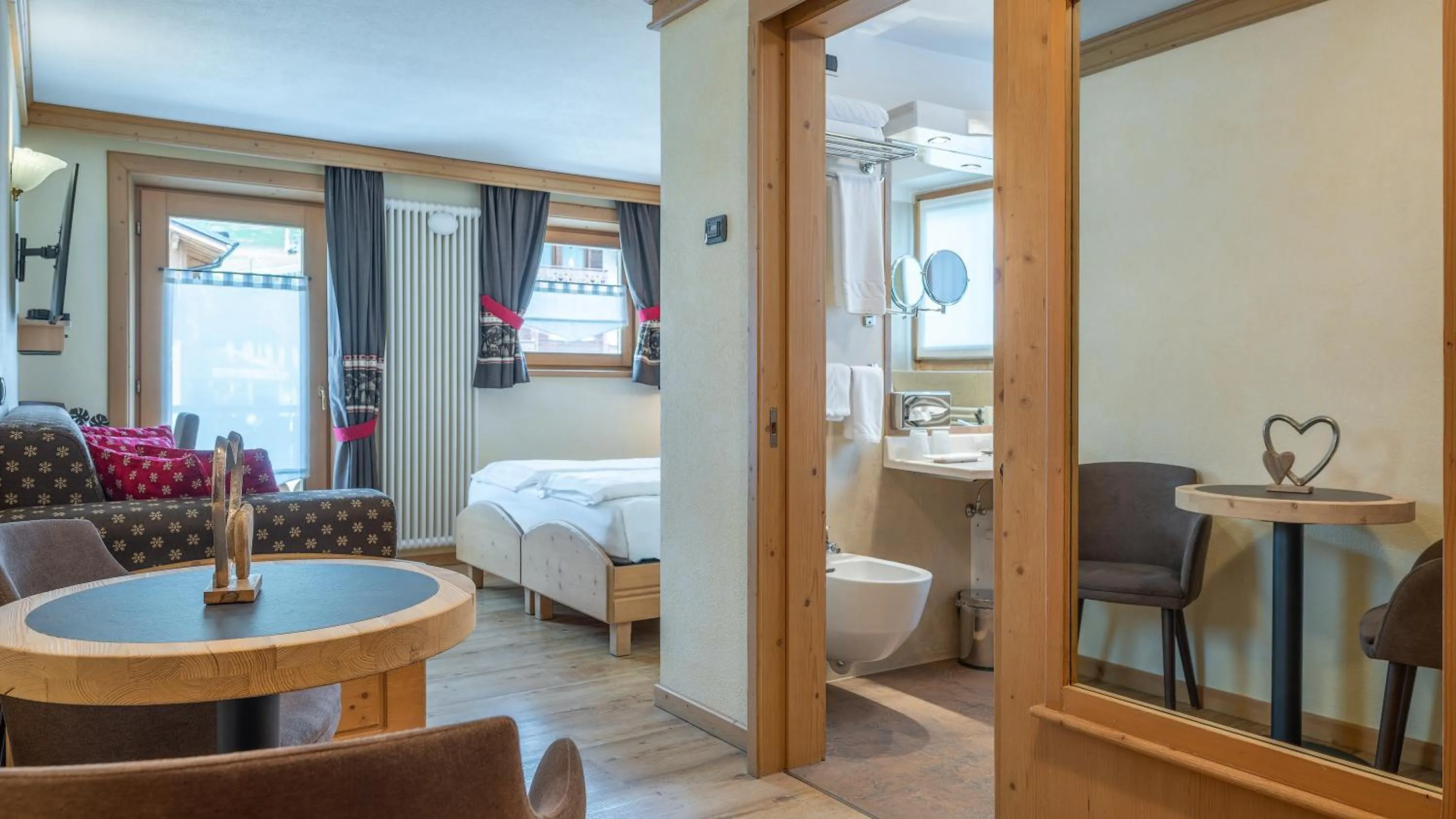 Photo of the whole room, Bed in Hotel Crosal