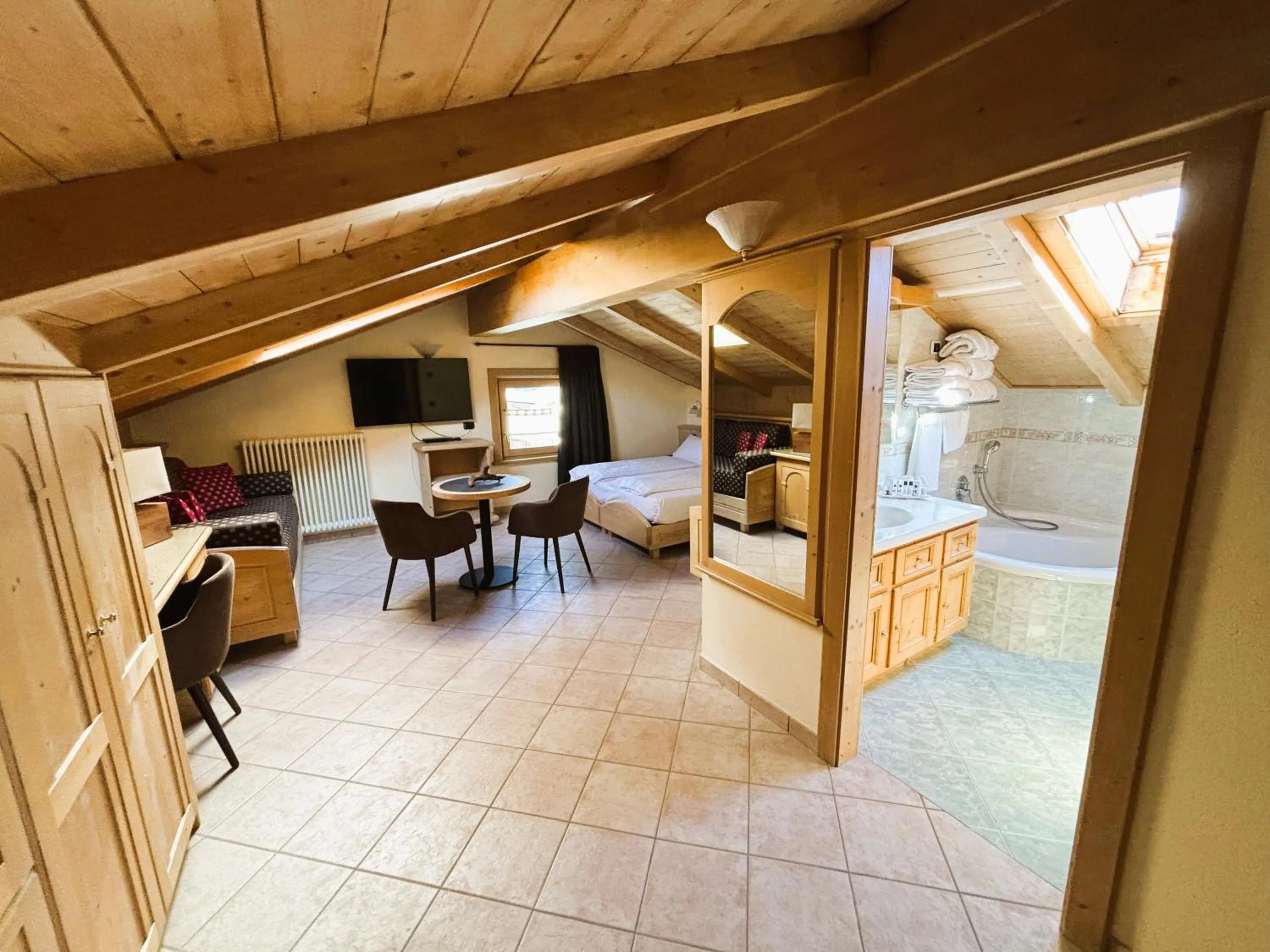 Photo of the whole room in Hotel Crosal