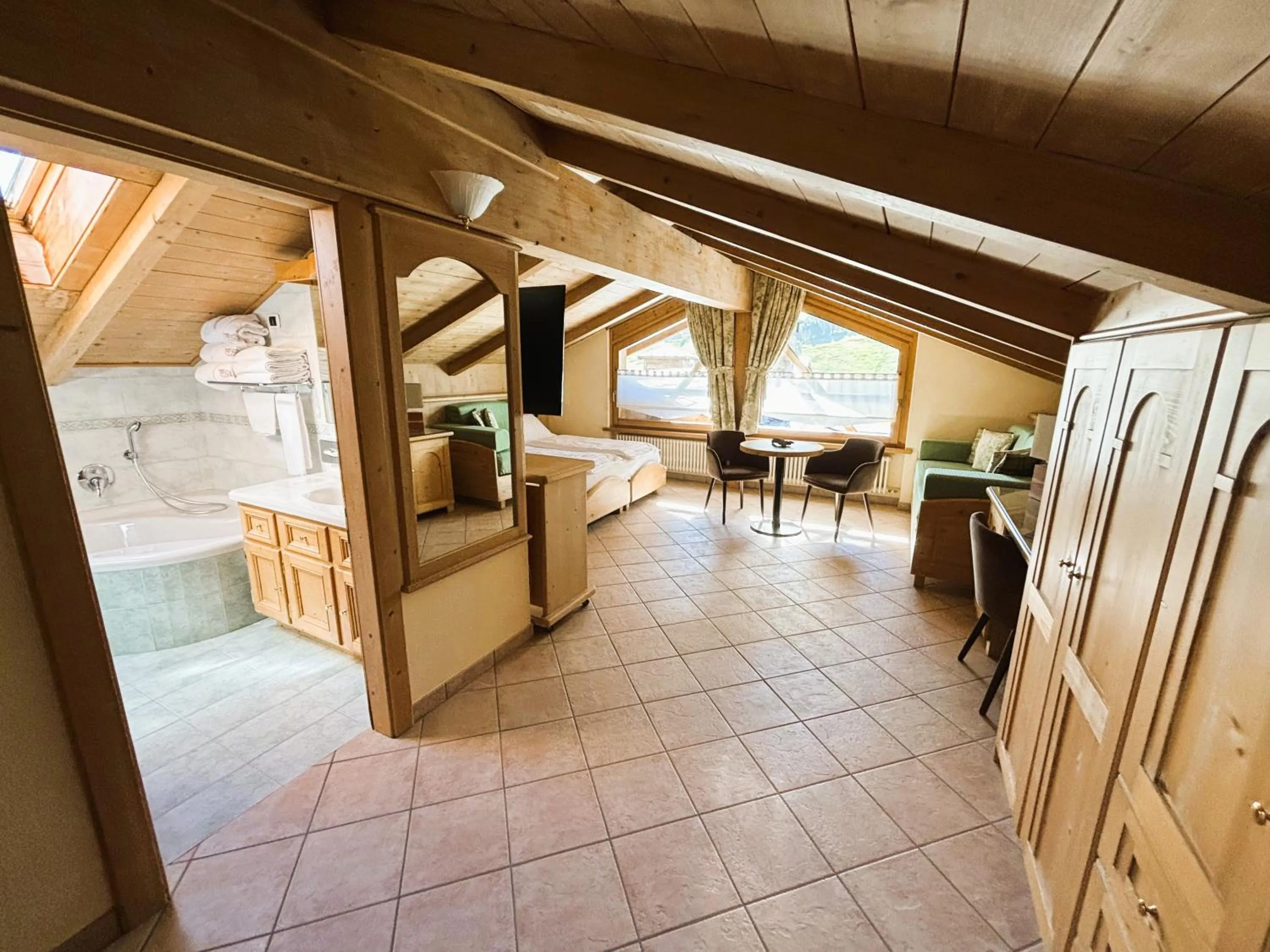 Photo of the whole room in Hotel Crosal