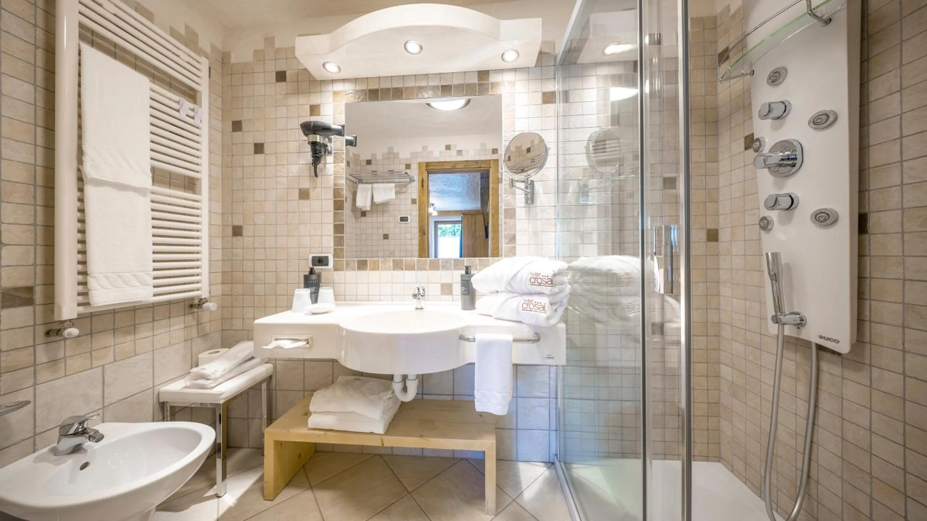 Bathroom in Hotel Crosal