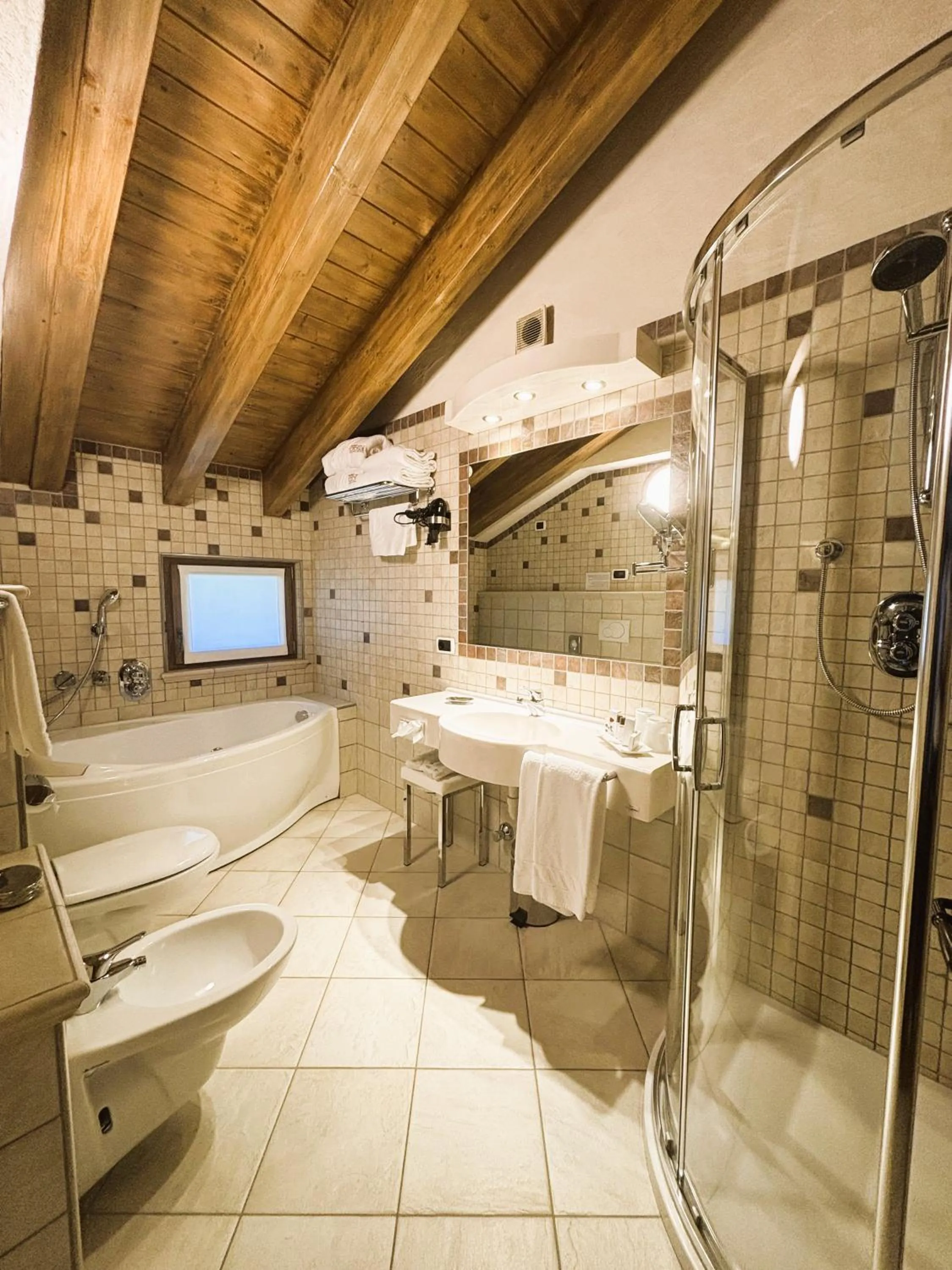 Hot Tub in Hotel Crosal