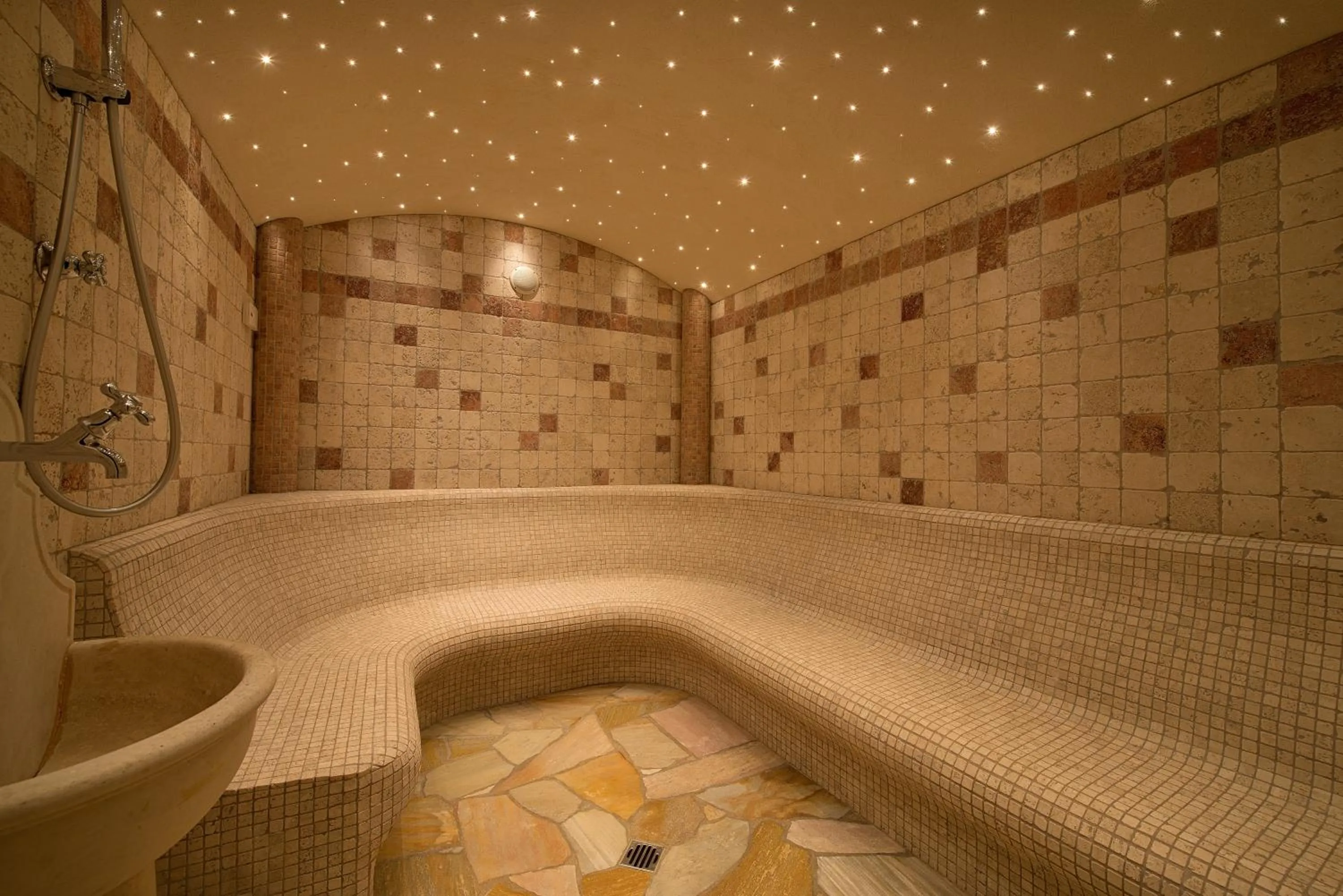 Steam room in Hotel Crosal