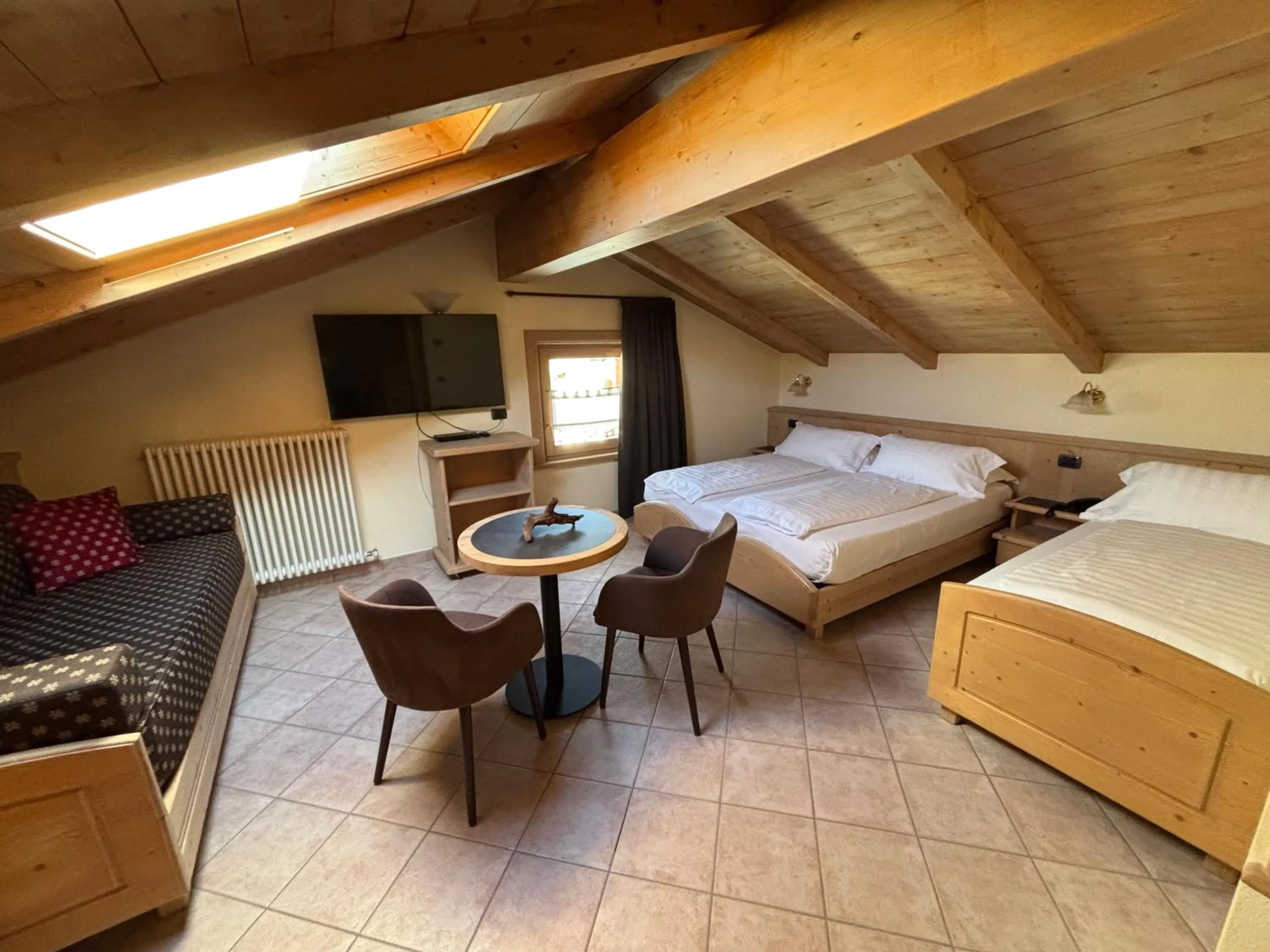 Photo of the whole room, Bed in Hotel Crosal