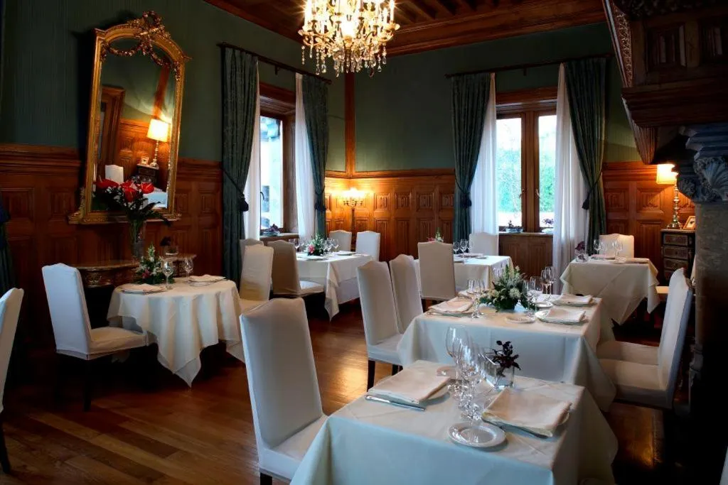 Restaurant/places to eat in Hotel Castillo de Arteaga