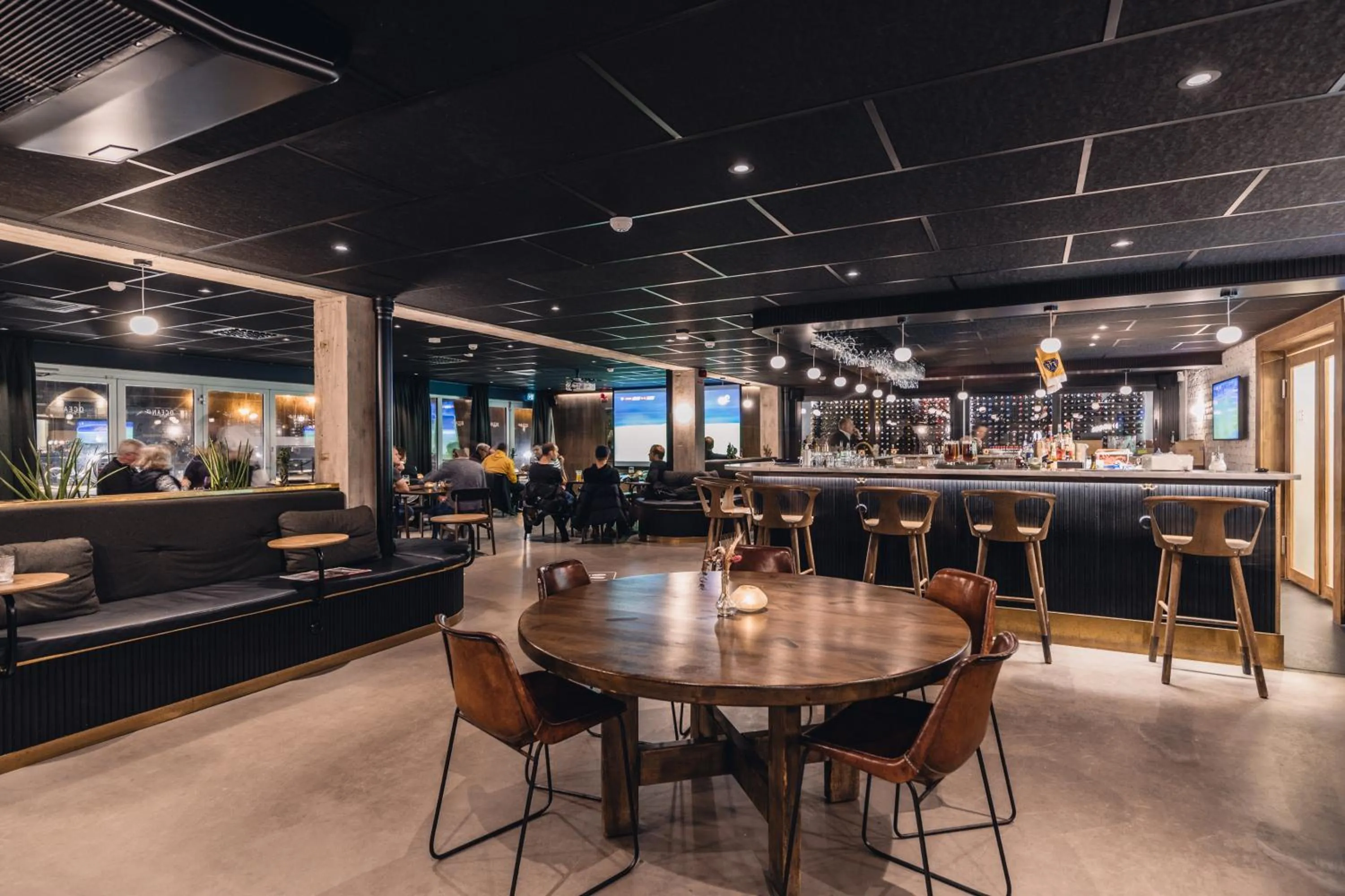 Restaurant/places to eat in Ocean Hotel