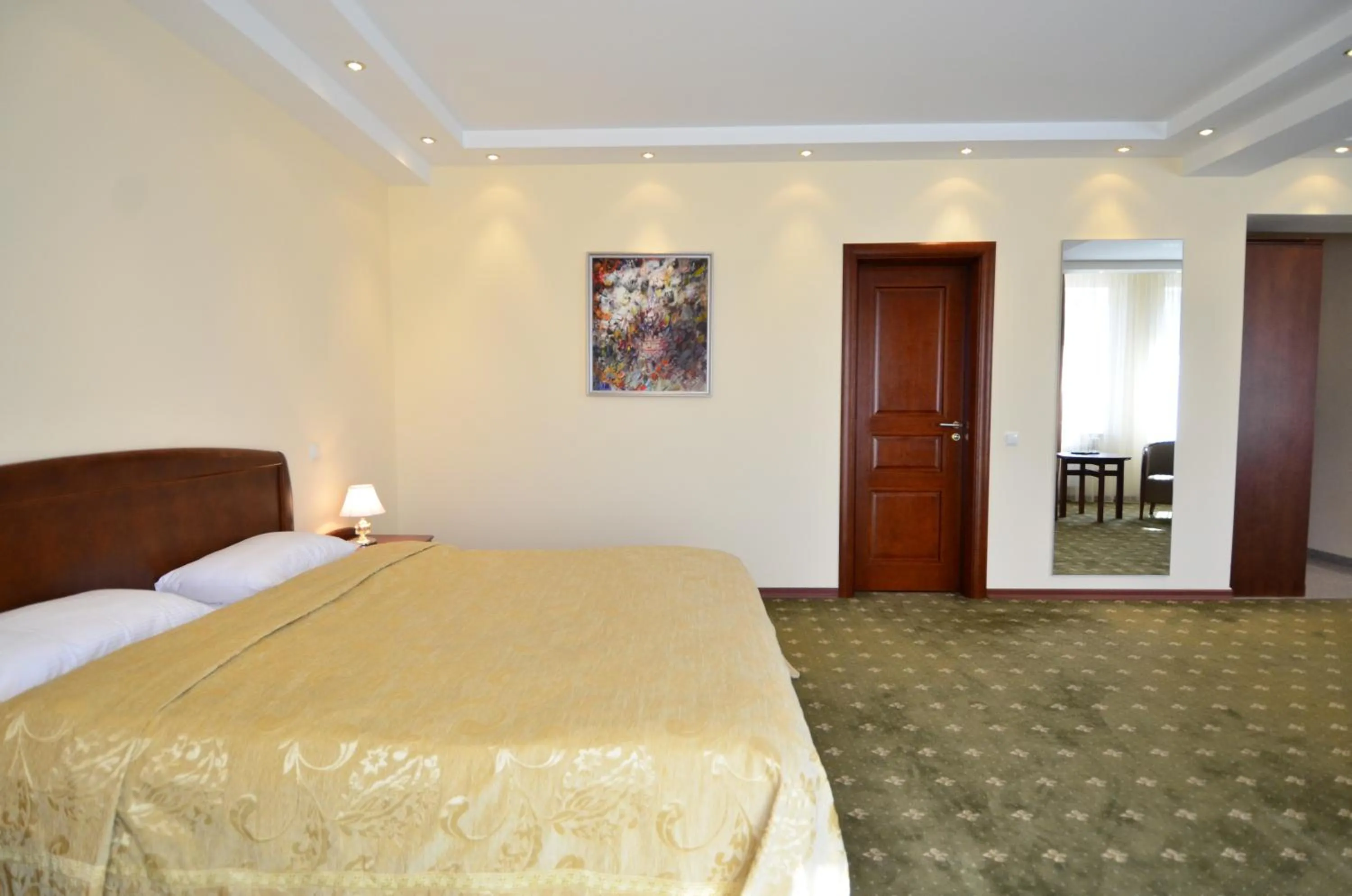 Photo of the whole room, Bed in Platinum Hotel