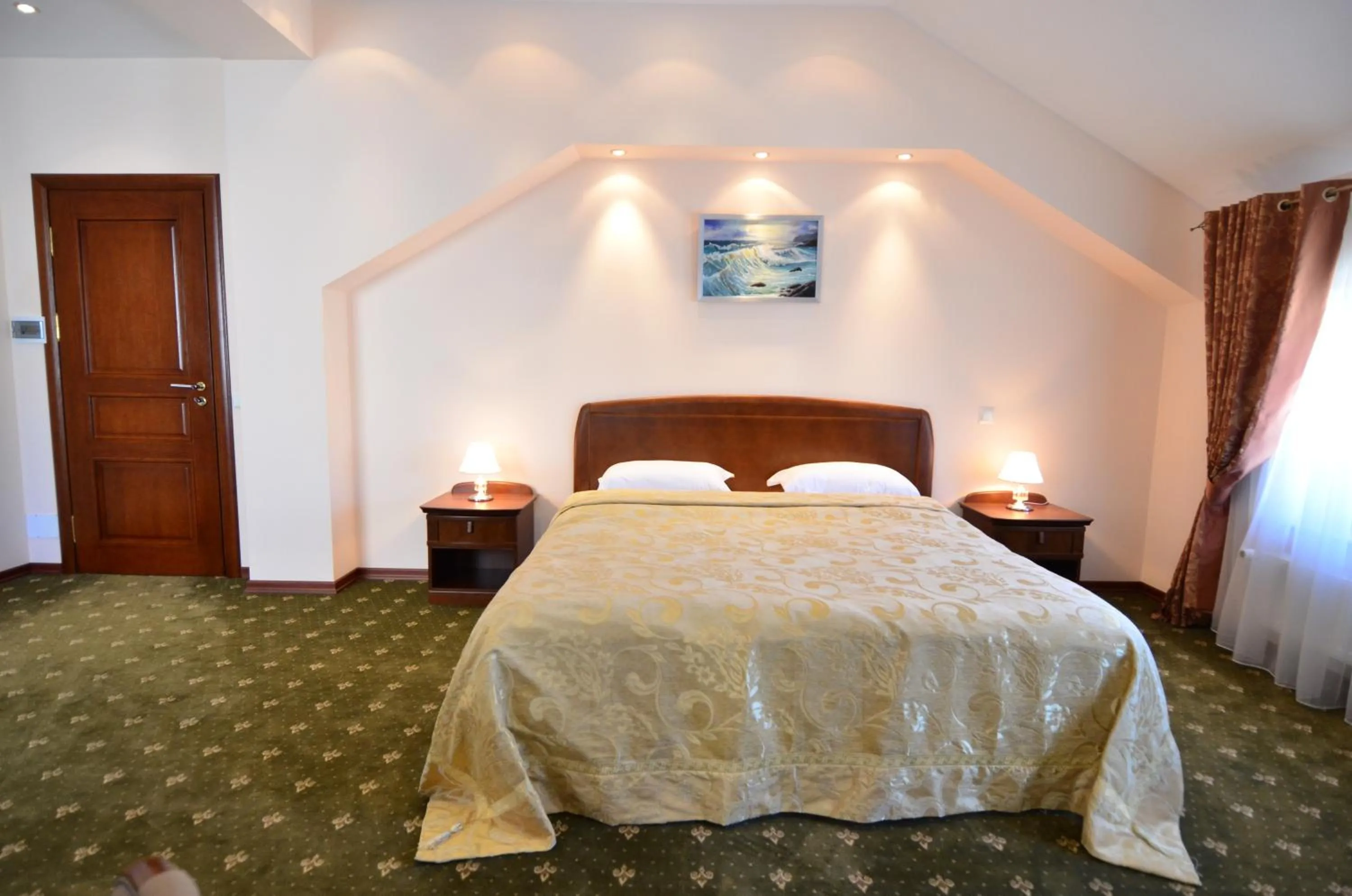 Photo of the whole room, Bed in Platinum Hotel