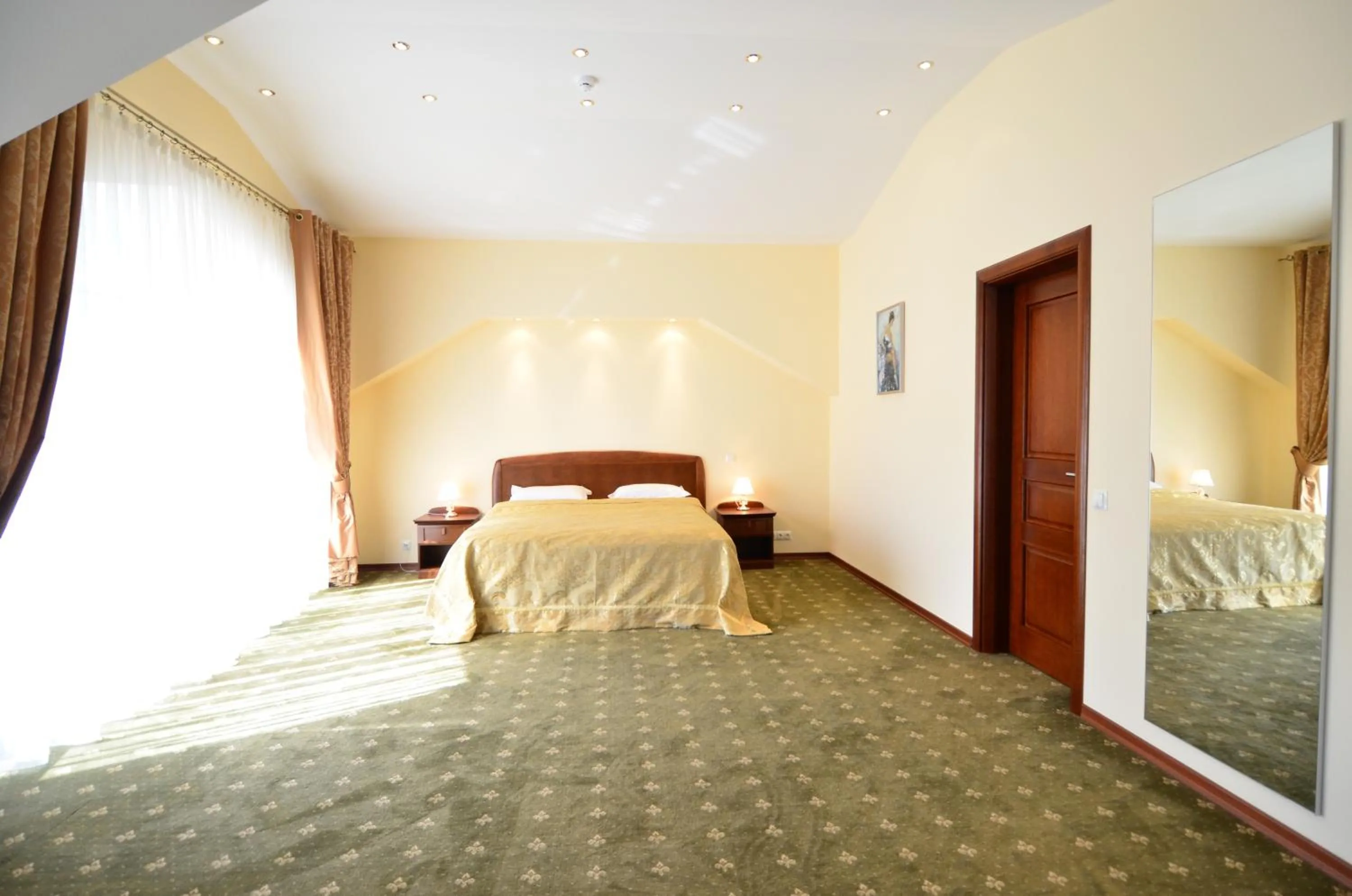 Day, Bed in Platinum Hotel