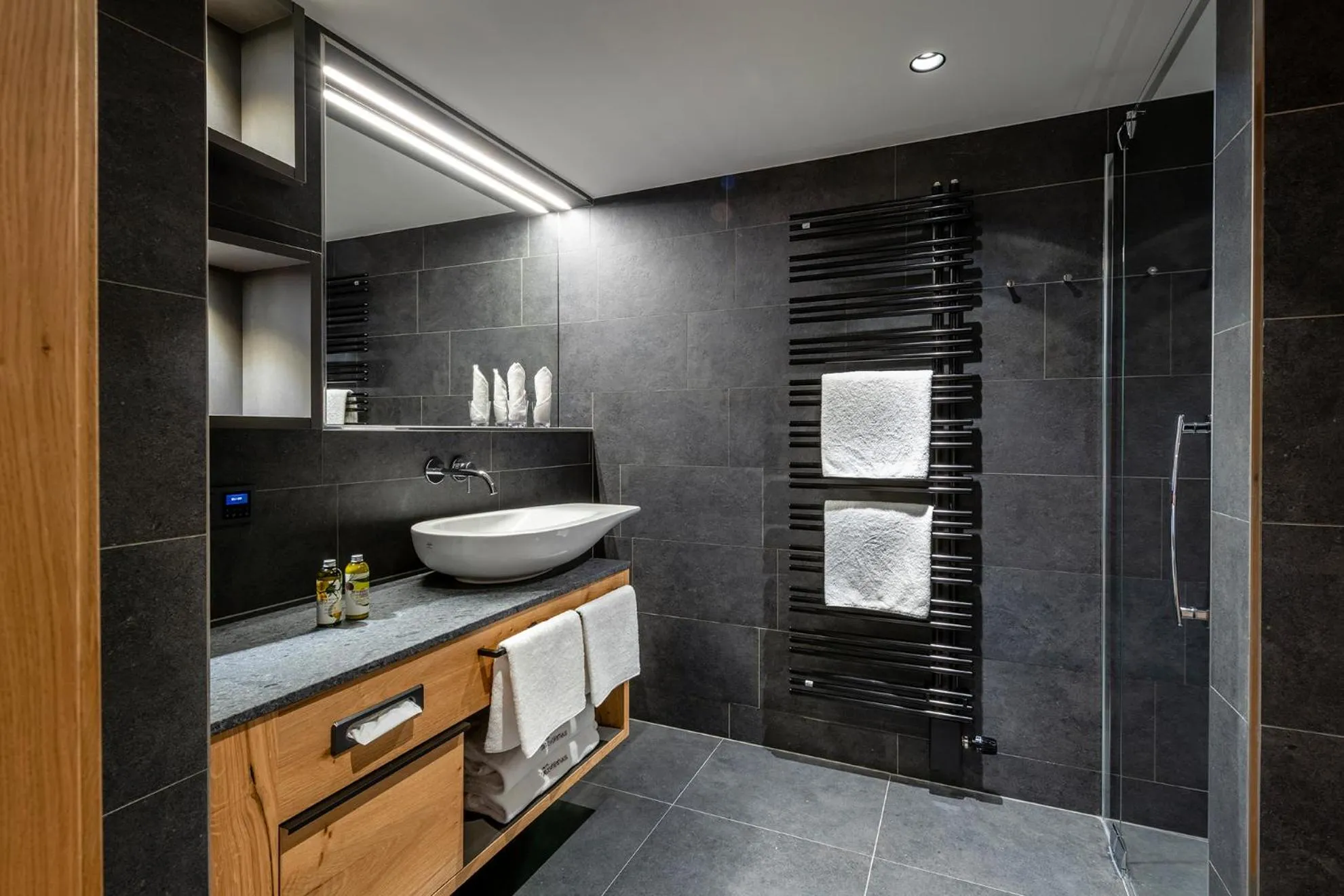 Bathroom in Hotel das Zwölferhaus