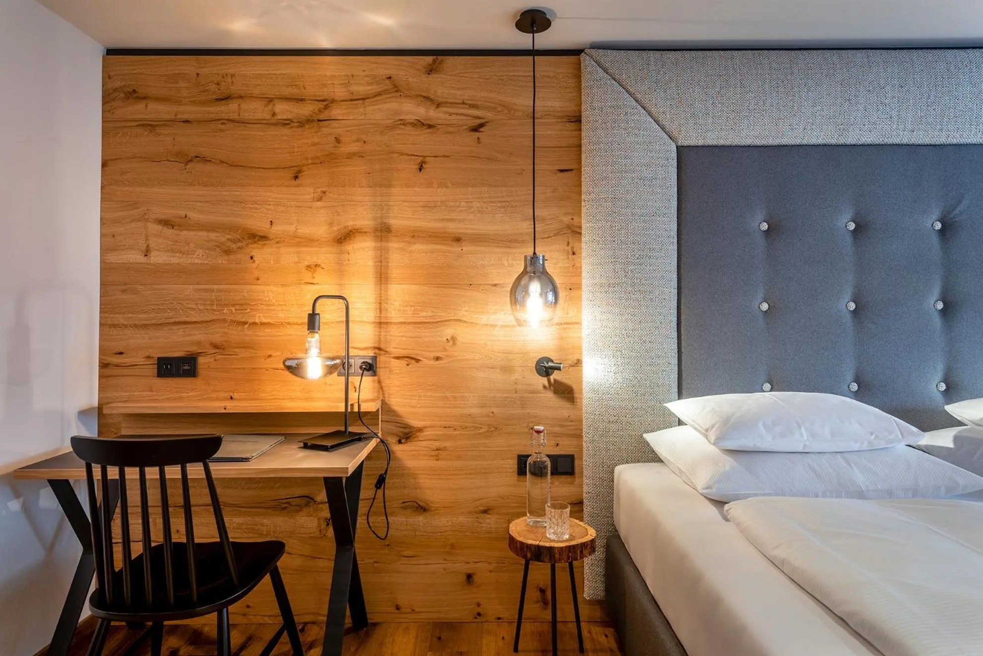 Seating area, Bed in Hotel das Zwölferhaus