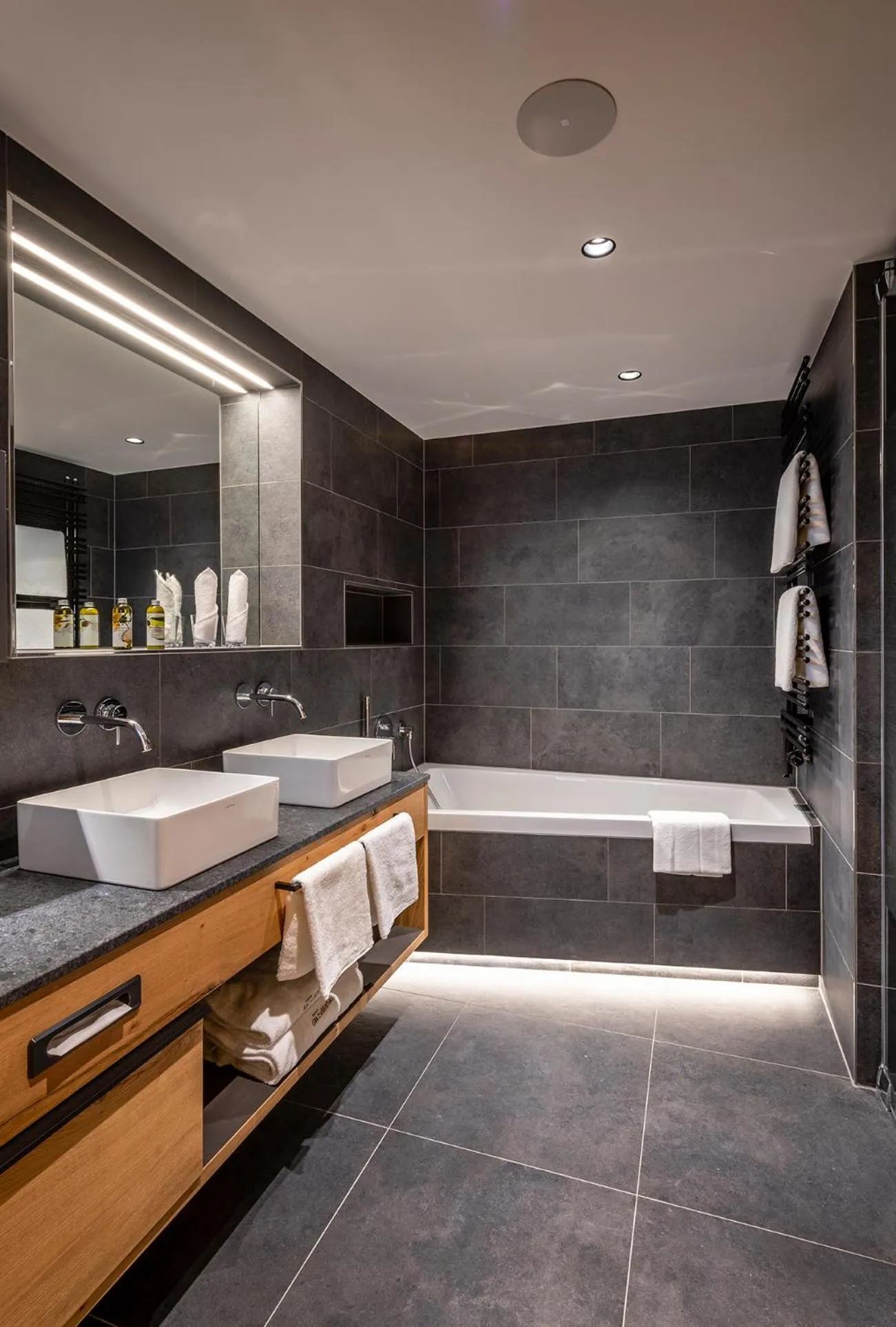 Bathroom in Hotel das Zwölferhaus