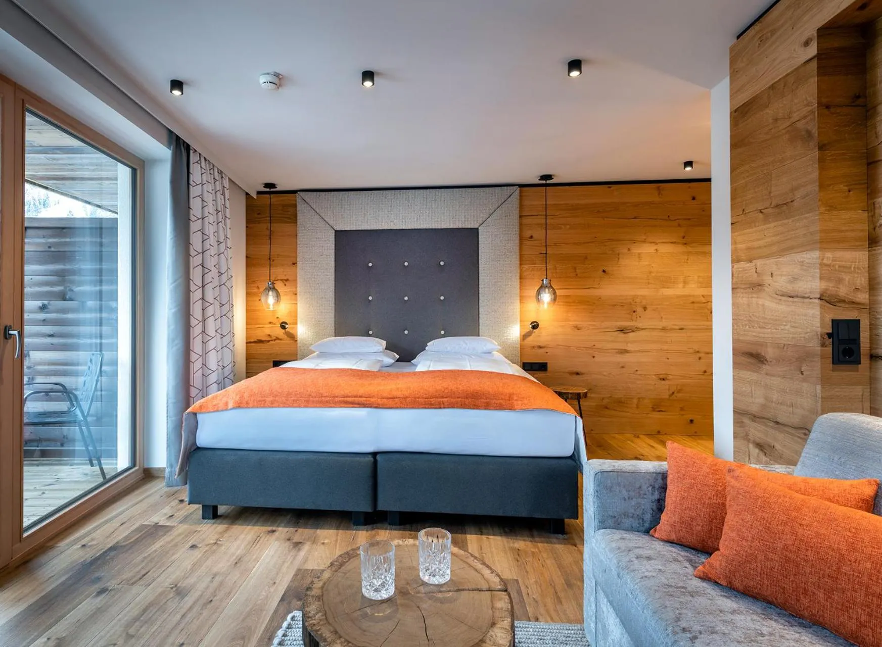 Photo of the whole room, Bed in Hotel das Zwölferhaus
