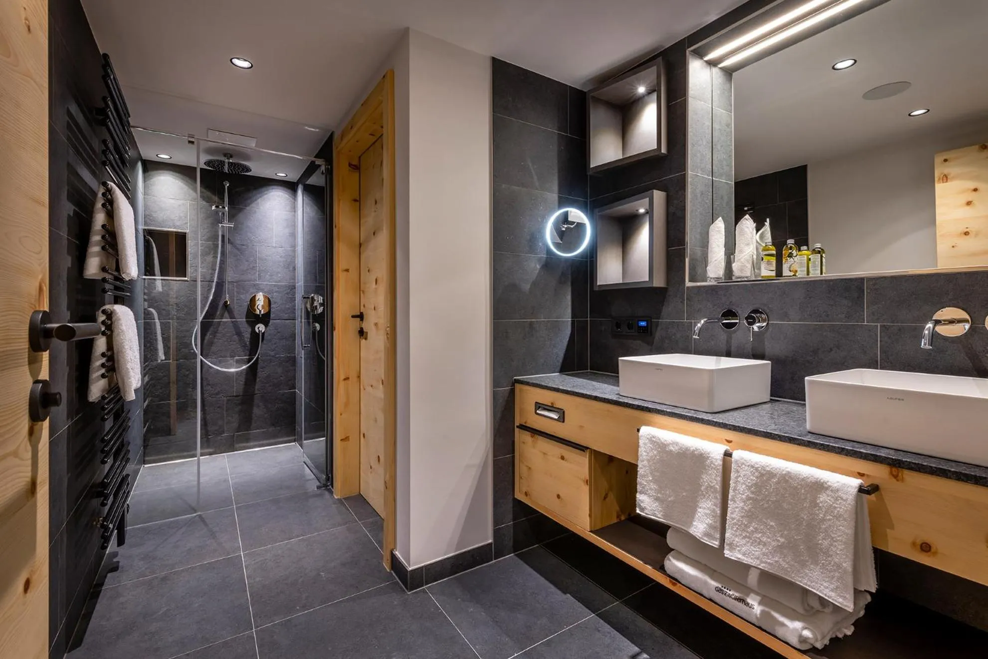 Bathroom in Hotel das Zwölferhaus