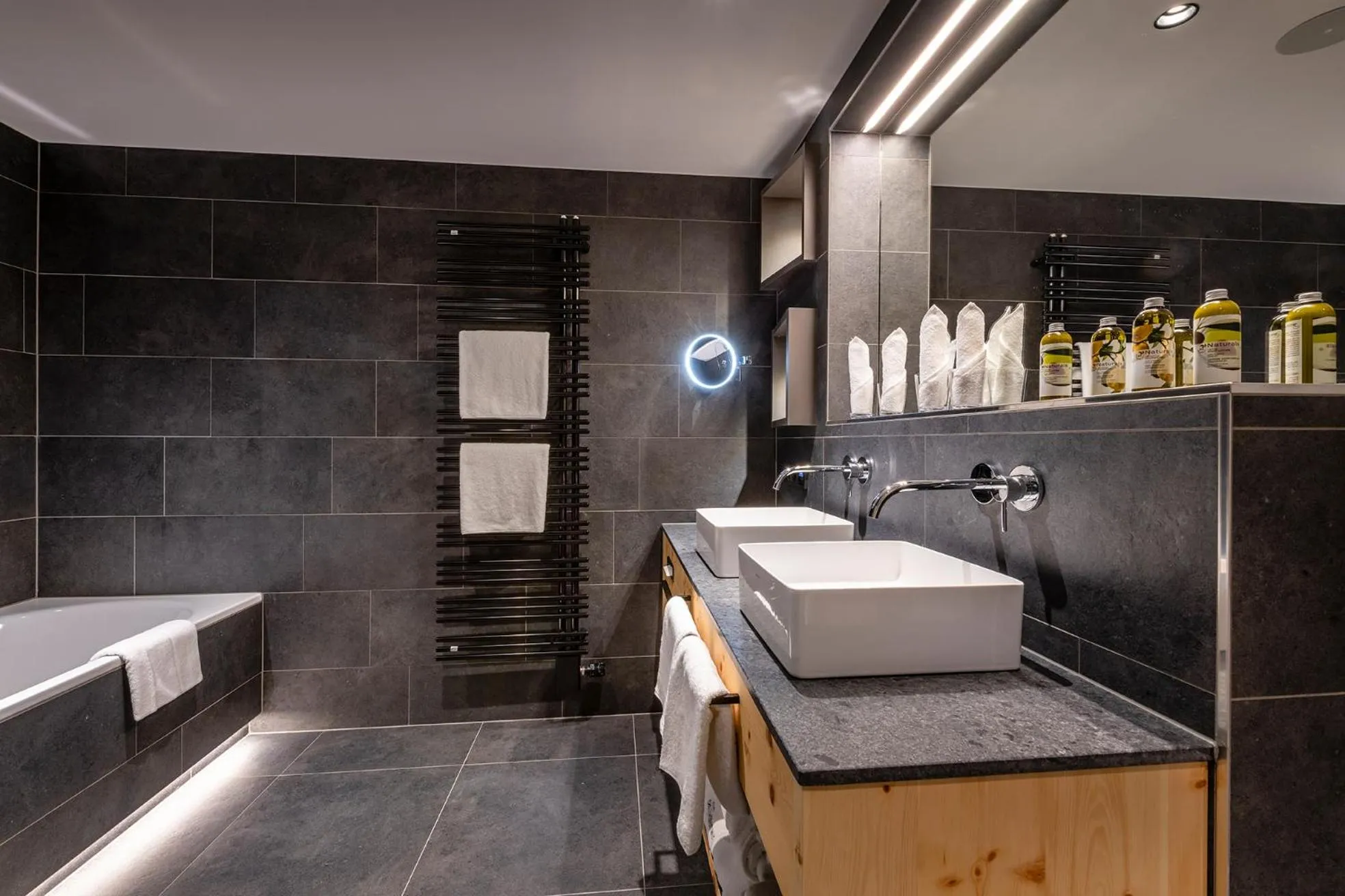 Bathroom in Hotel das Zwölferhaus
