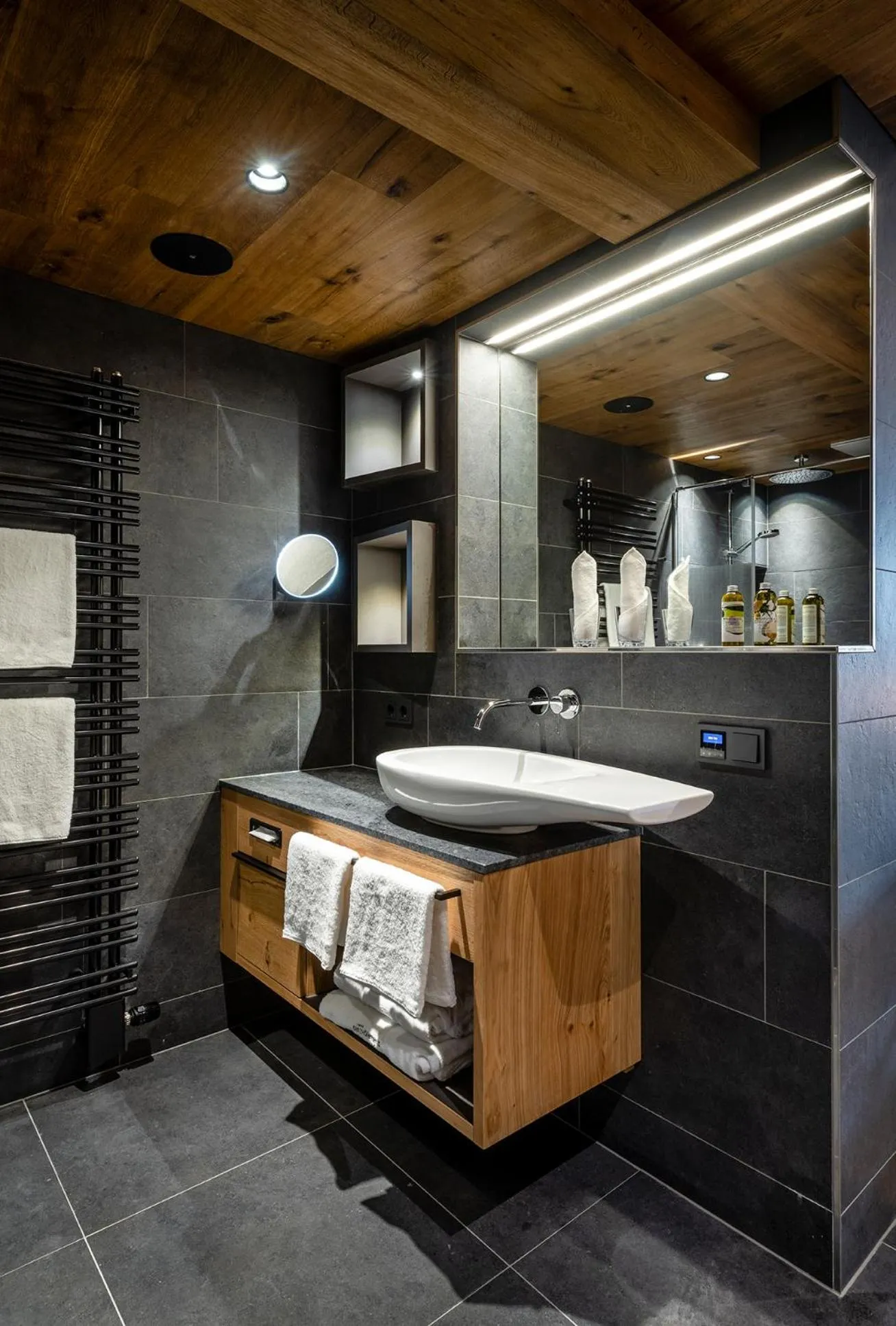 Bathroom in Hotel das Zwölferhaus