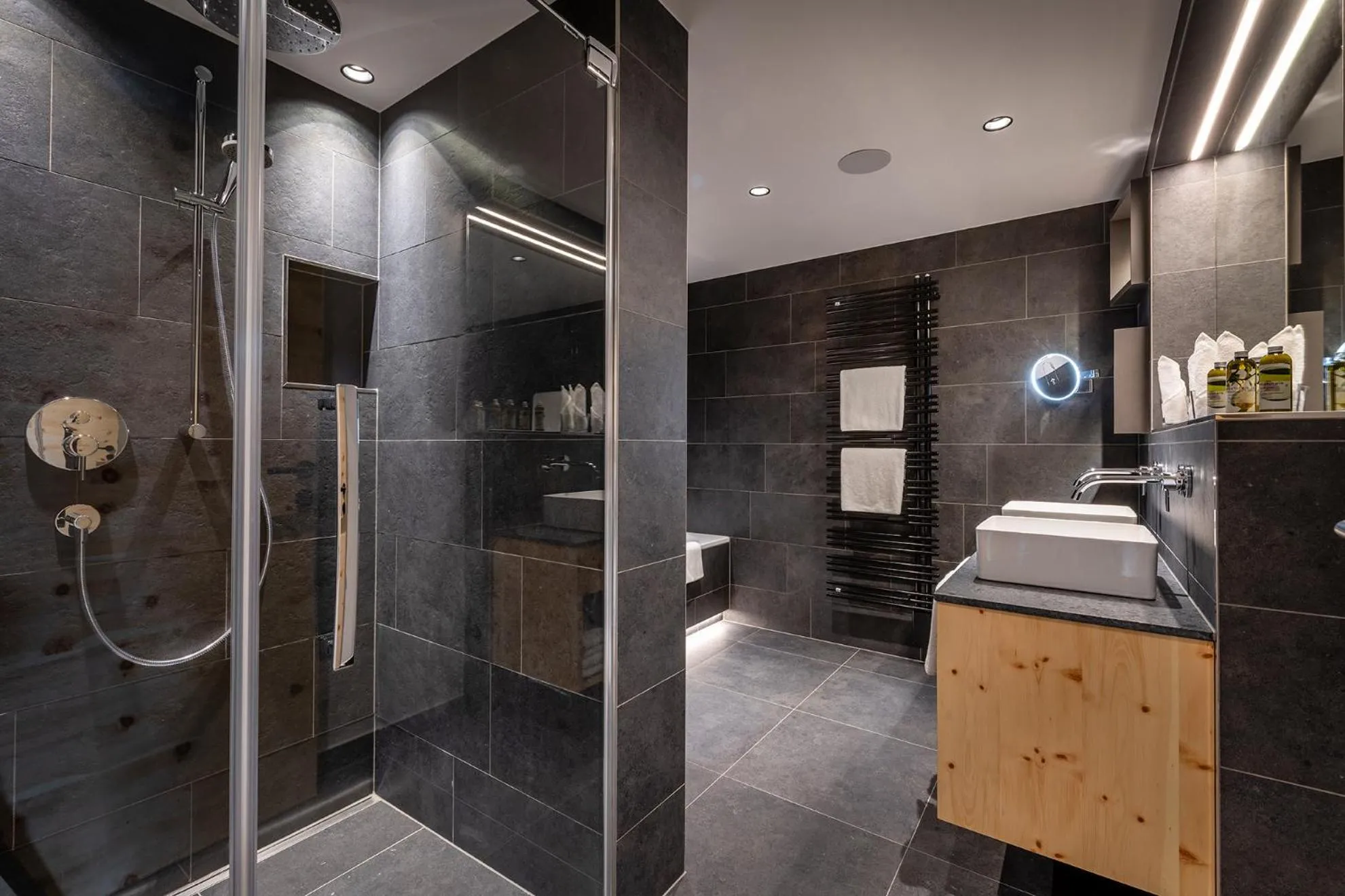 Bathroom in Hotel das Zwölferhaus