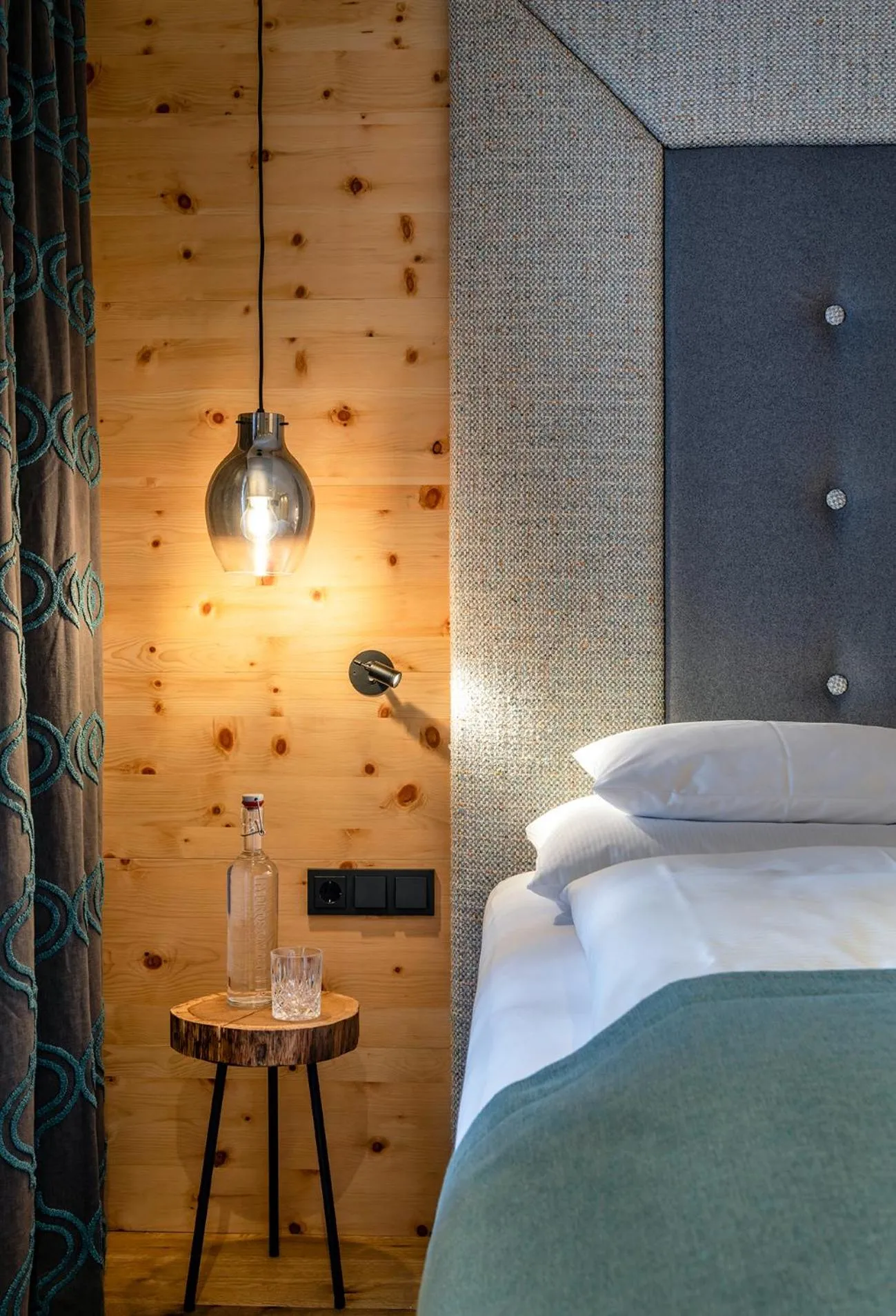 Decorative detail, Bed in Hotel das Zwölferhaus