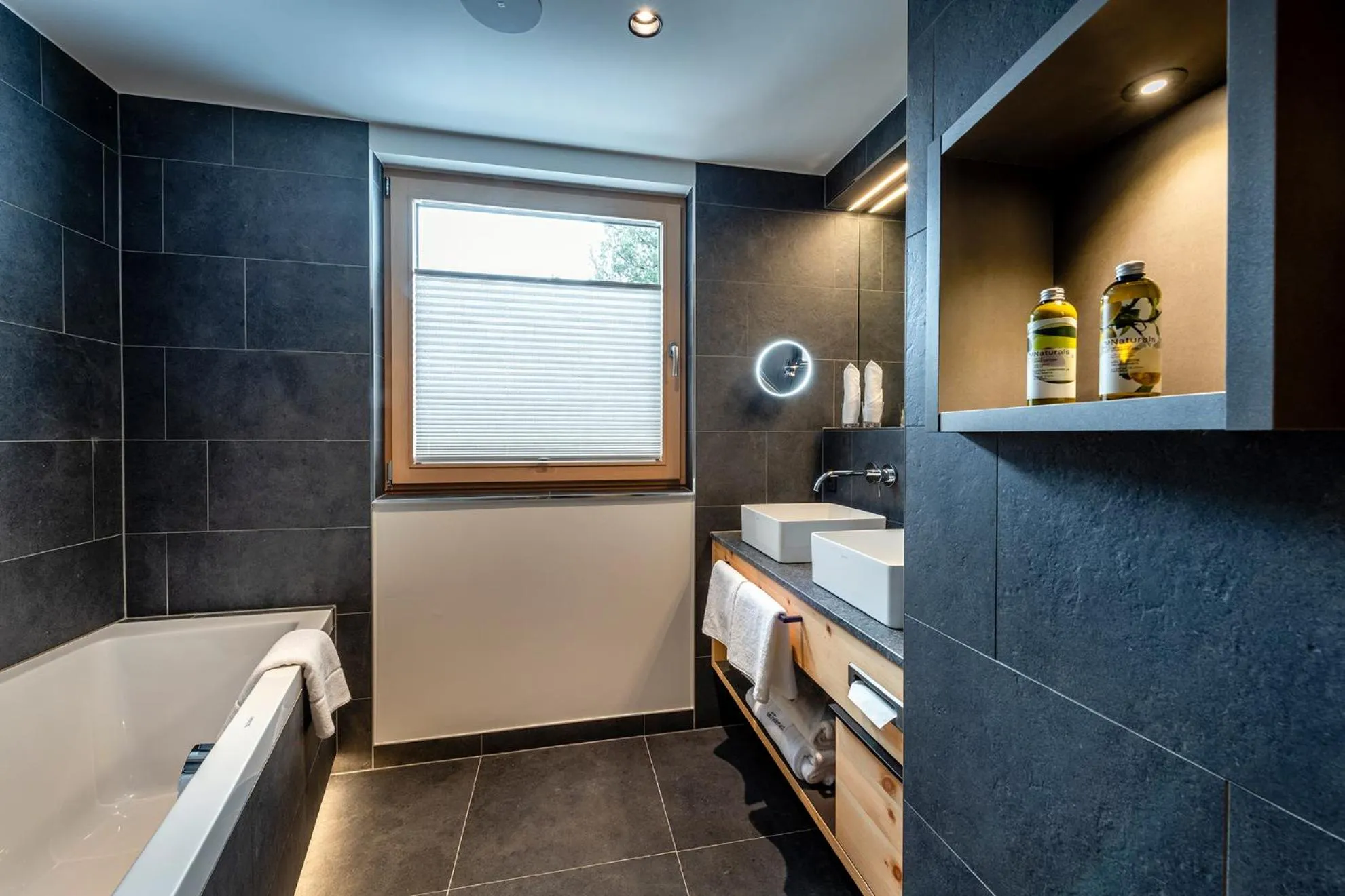 Bathroom in Hotel das Zwölferhaus