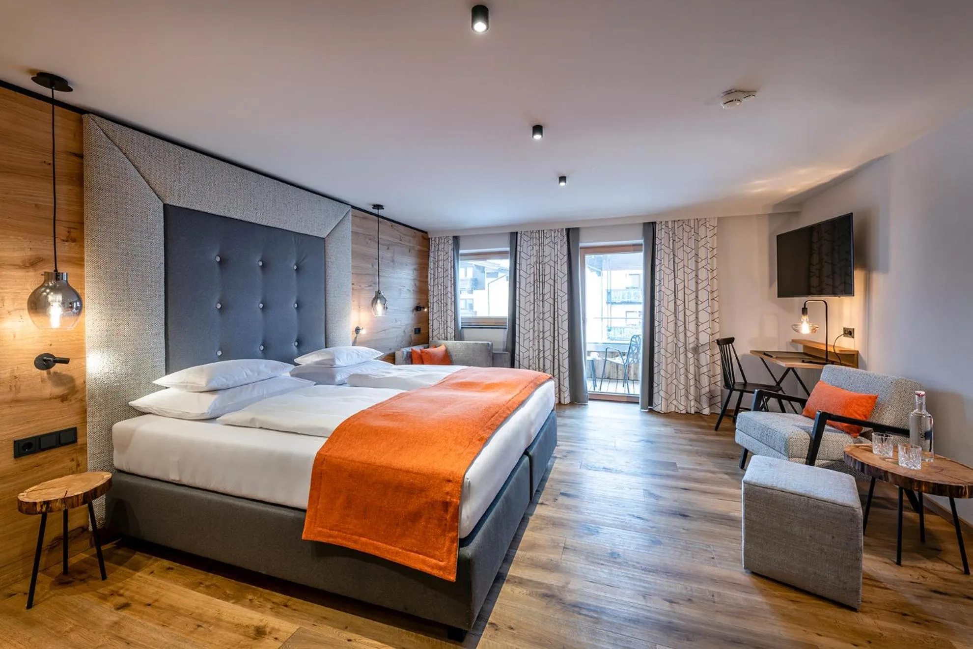 Photo of the whole room, Bed in Hotel das Zwölferhaus