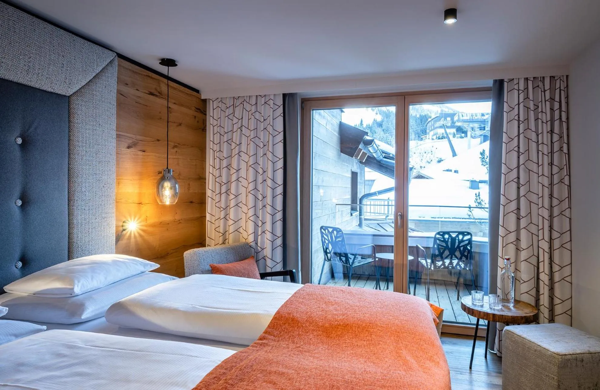 Balcony/Terrace, Bed in Hotel das Zwölferhaus