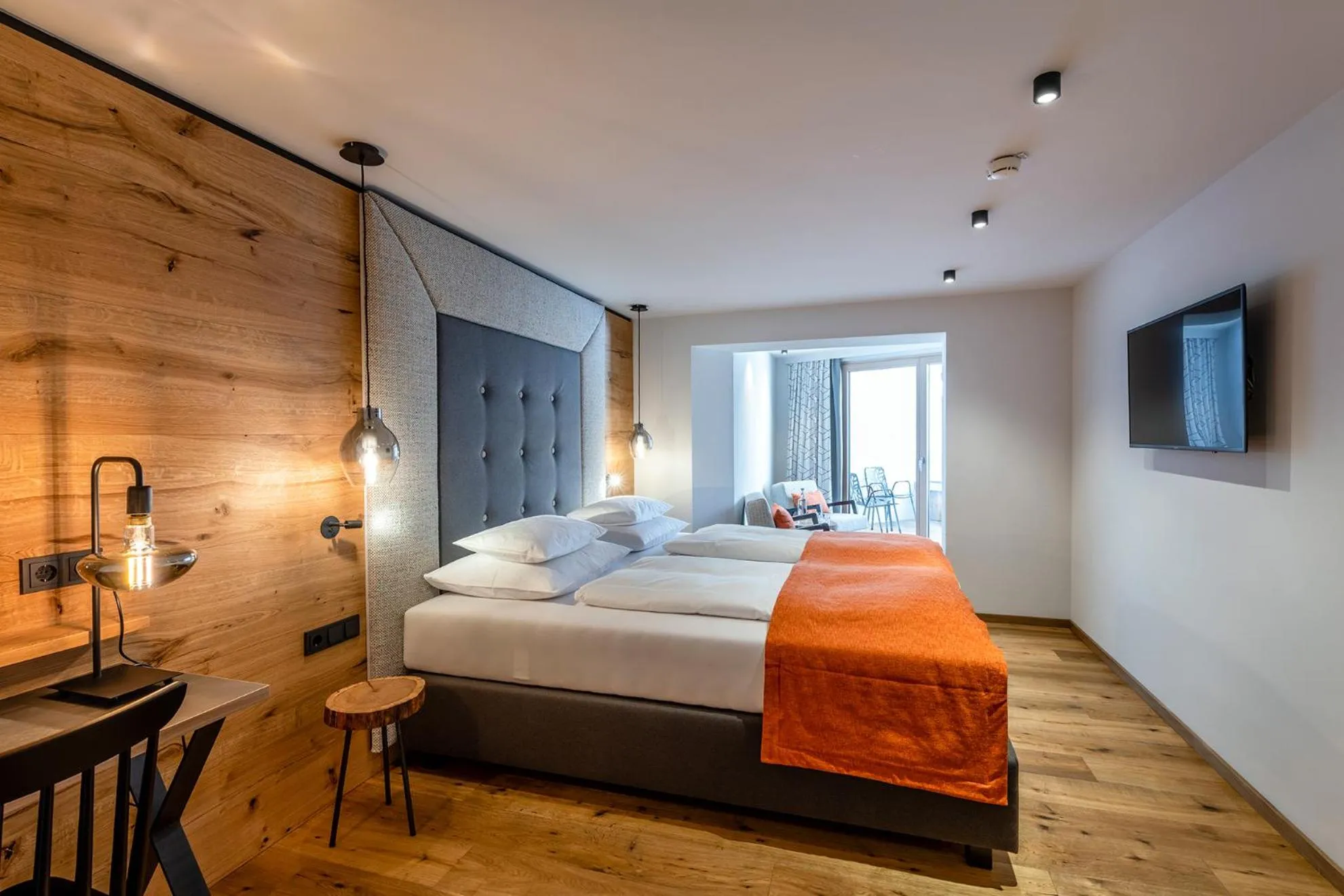 Photo of the whole room, Bed in Hotel das Zwölferhaus