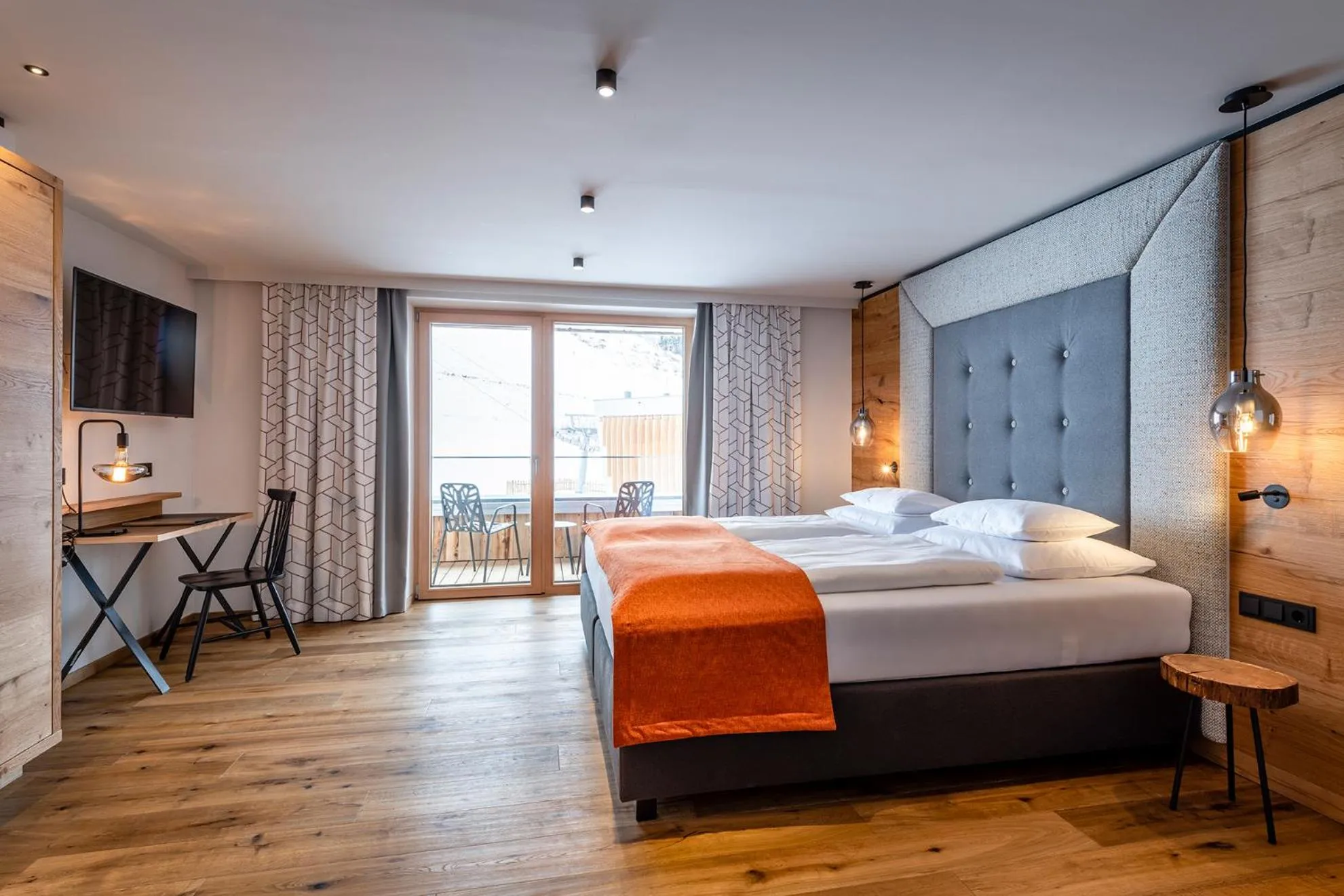 Photo of the whole room, Bed in Hotel das Zwölferhaus