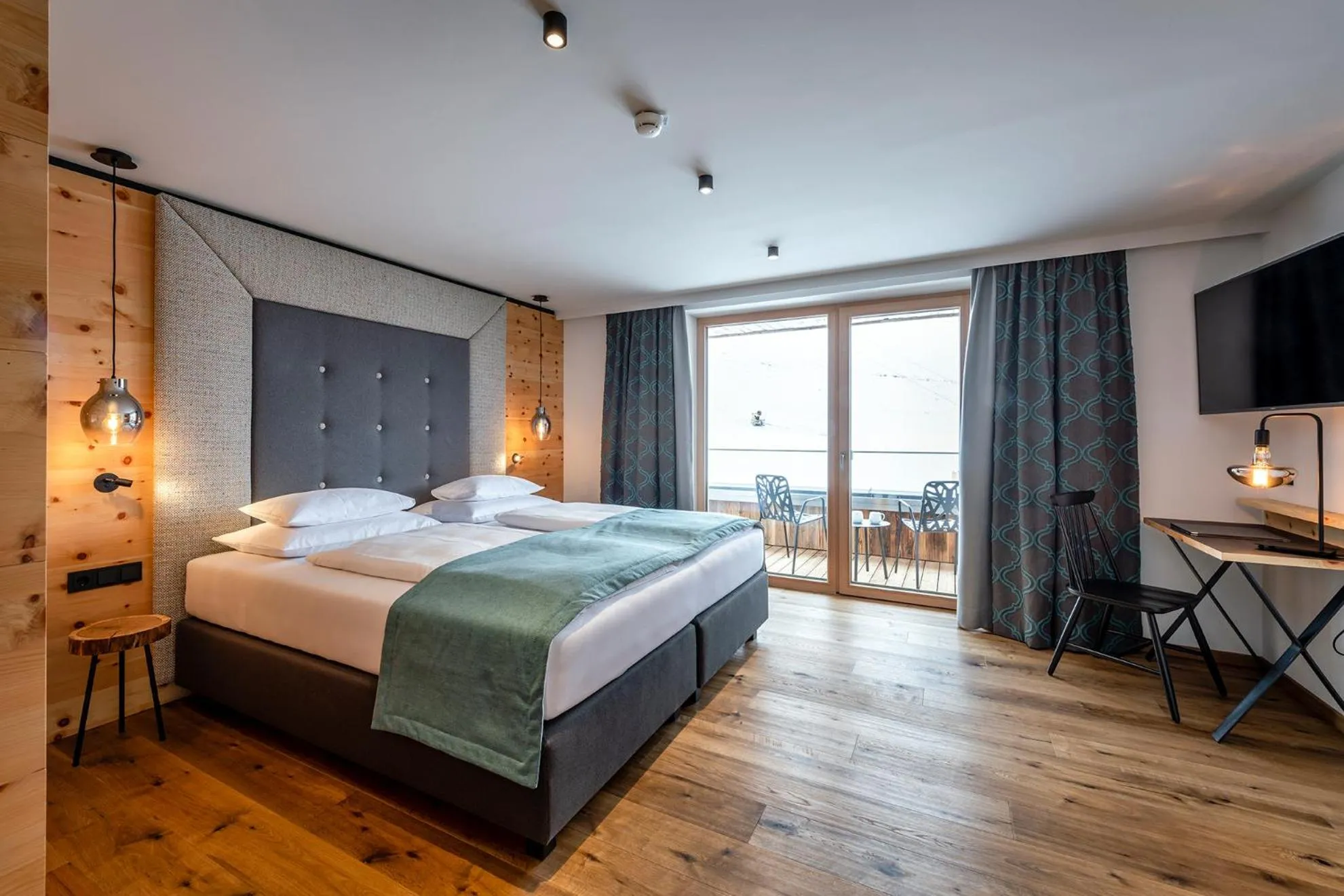 Photo of the whole room, Bed in Hotel das Zwölferhaus