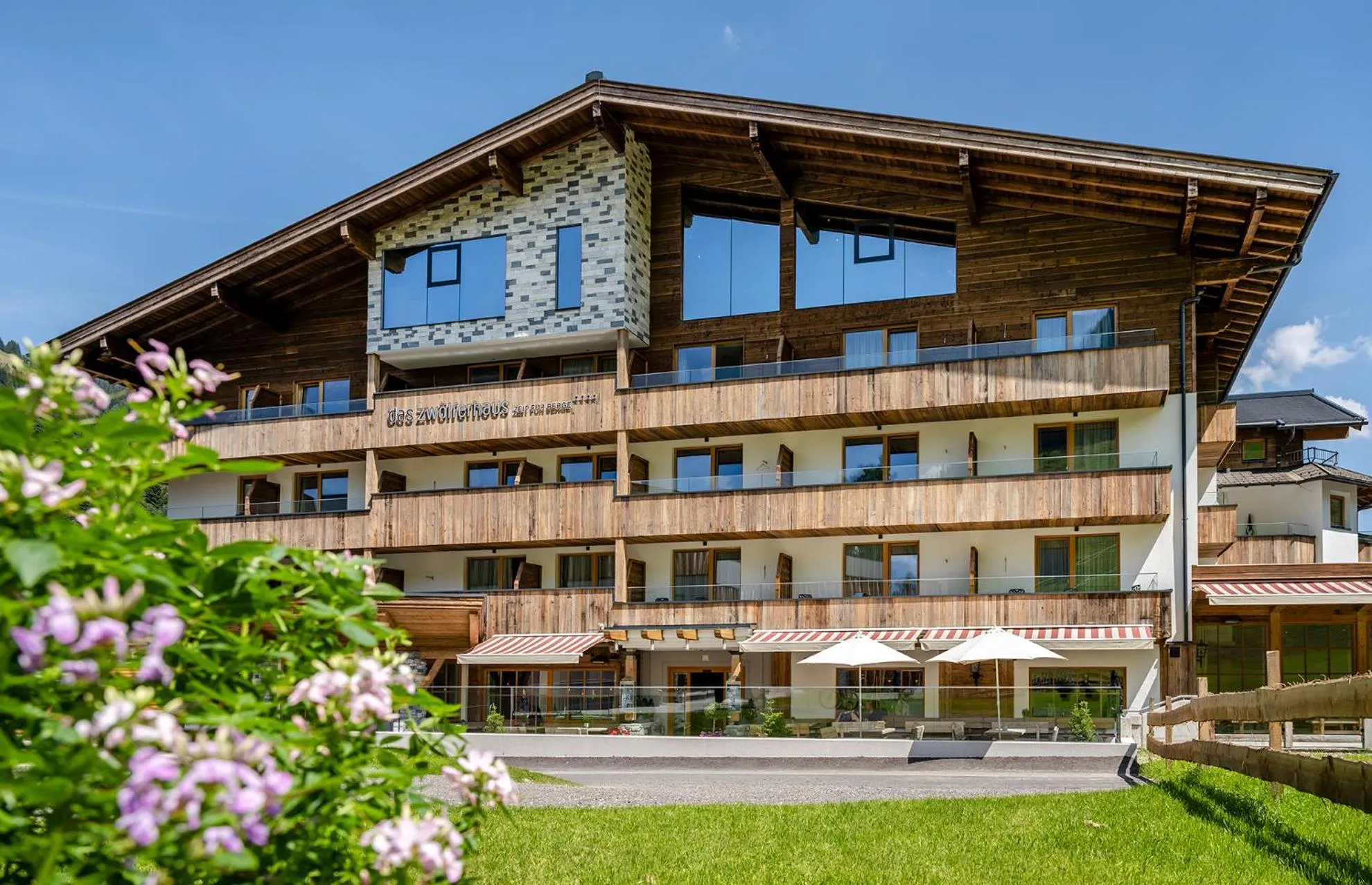 Facade/entrance in Hotel das Zwölferhaus