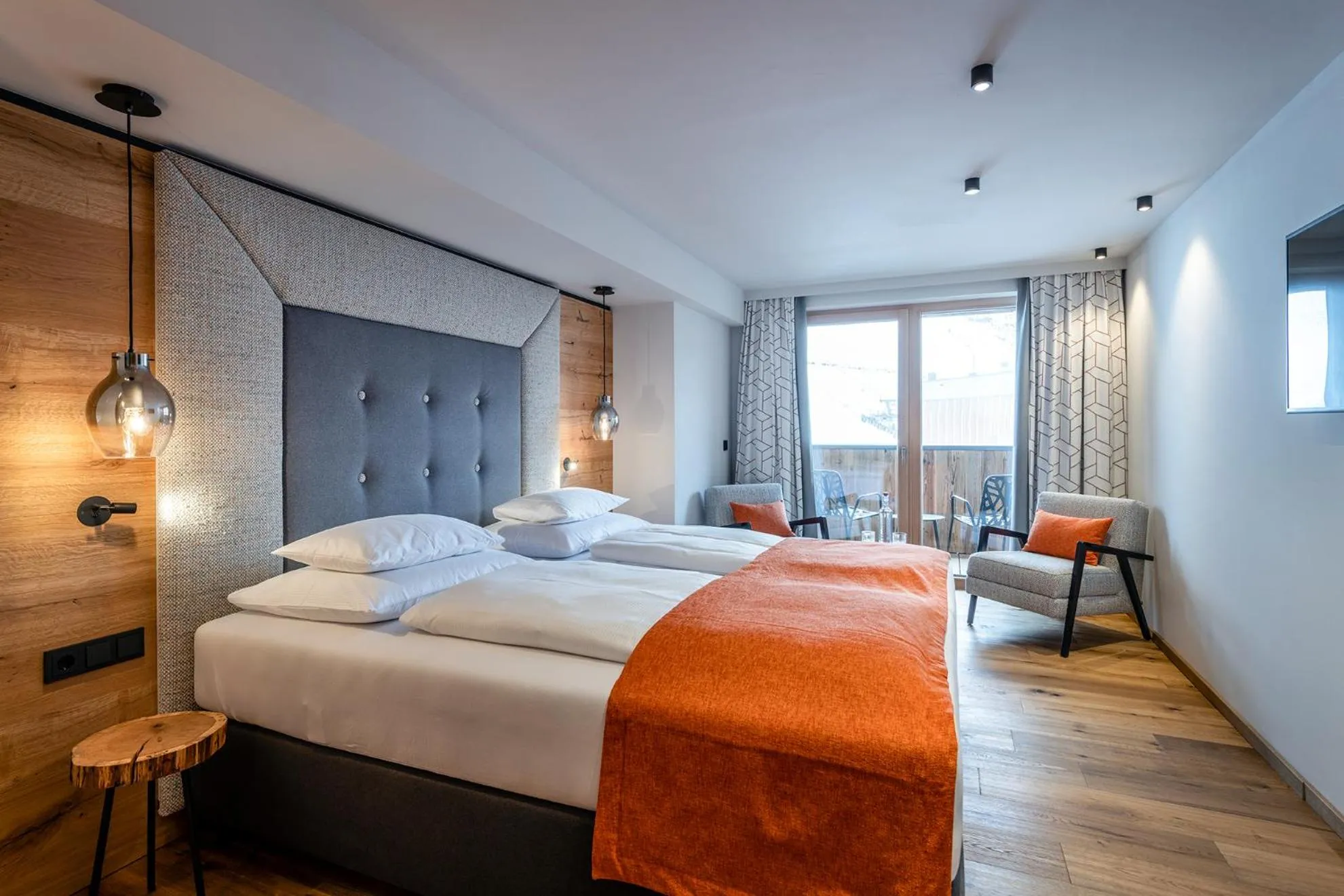 Photo of the whole room, Bed in Hotel das Zwölferhaus