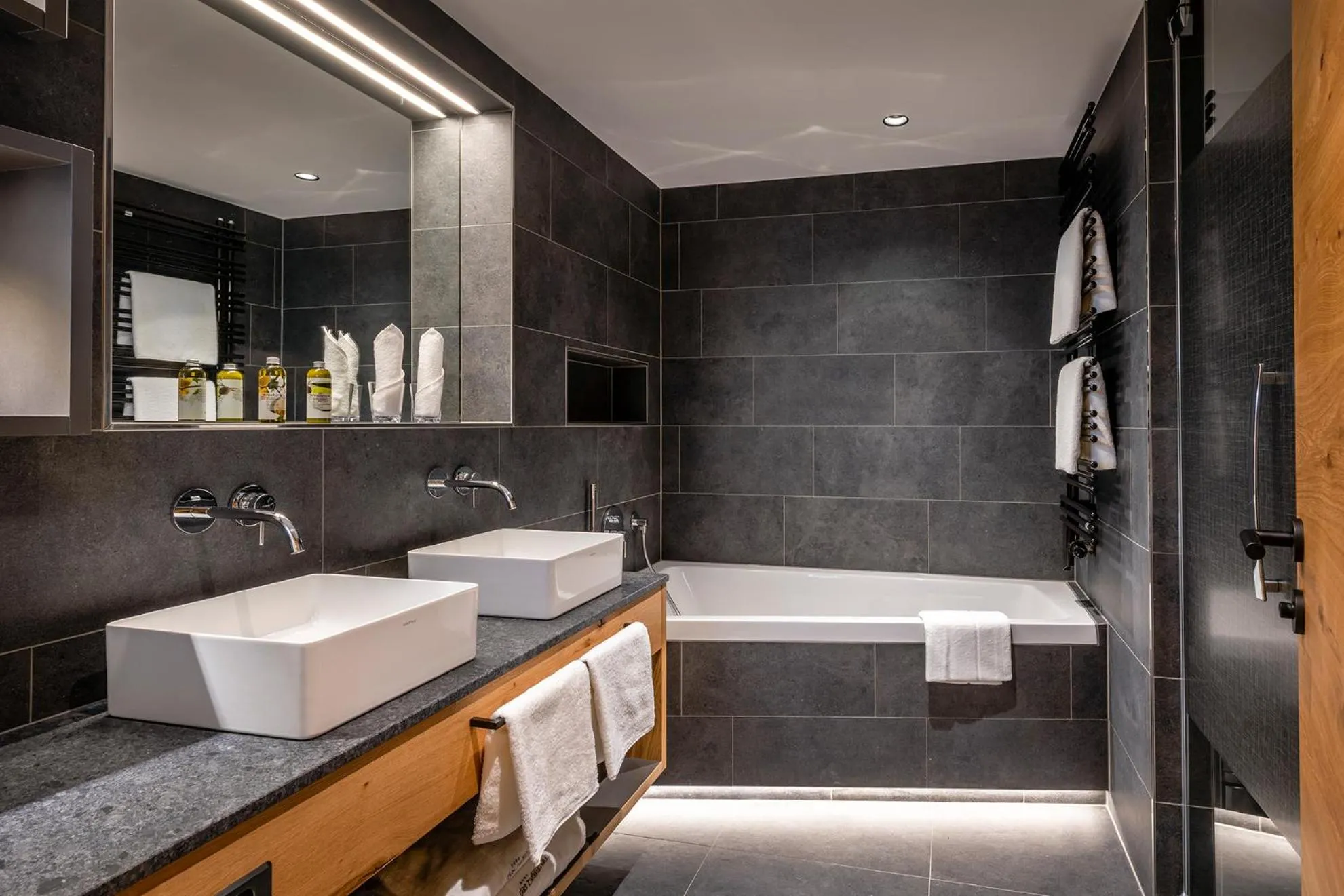 Bathroom in Hotel das Zwölferhaus