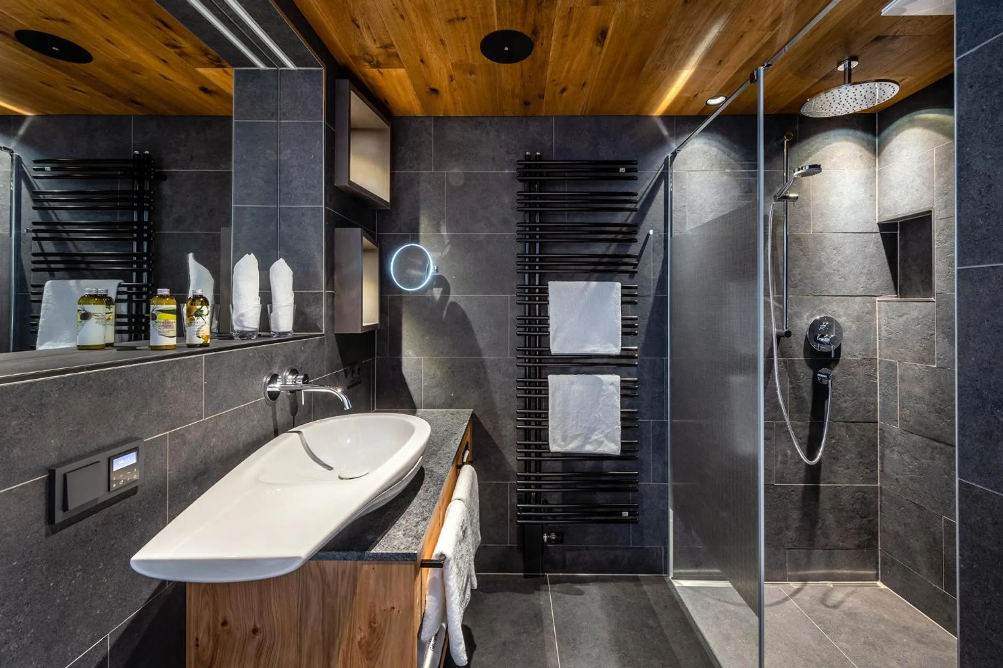 Bathroom in Hotel das Zwölferhaus