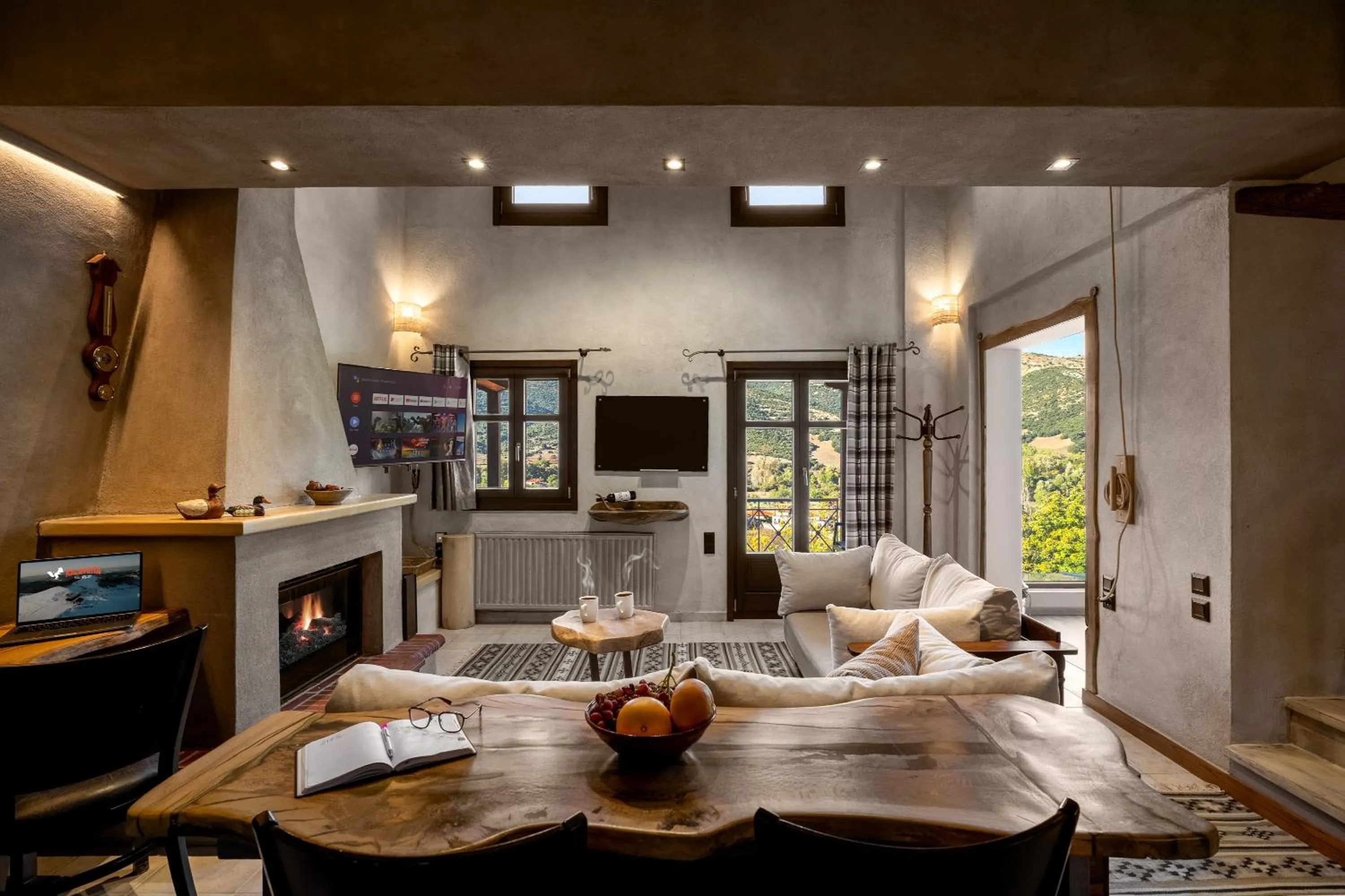 TV and multimedia in Kalavrita Botanica Hotel & SPA