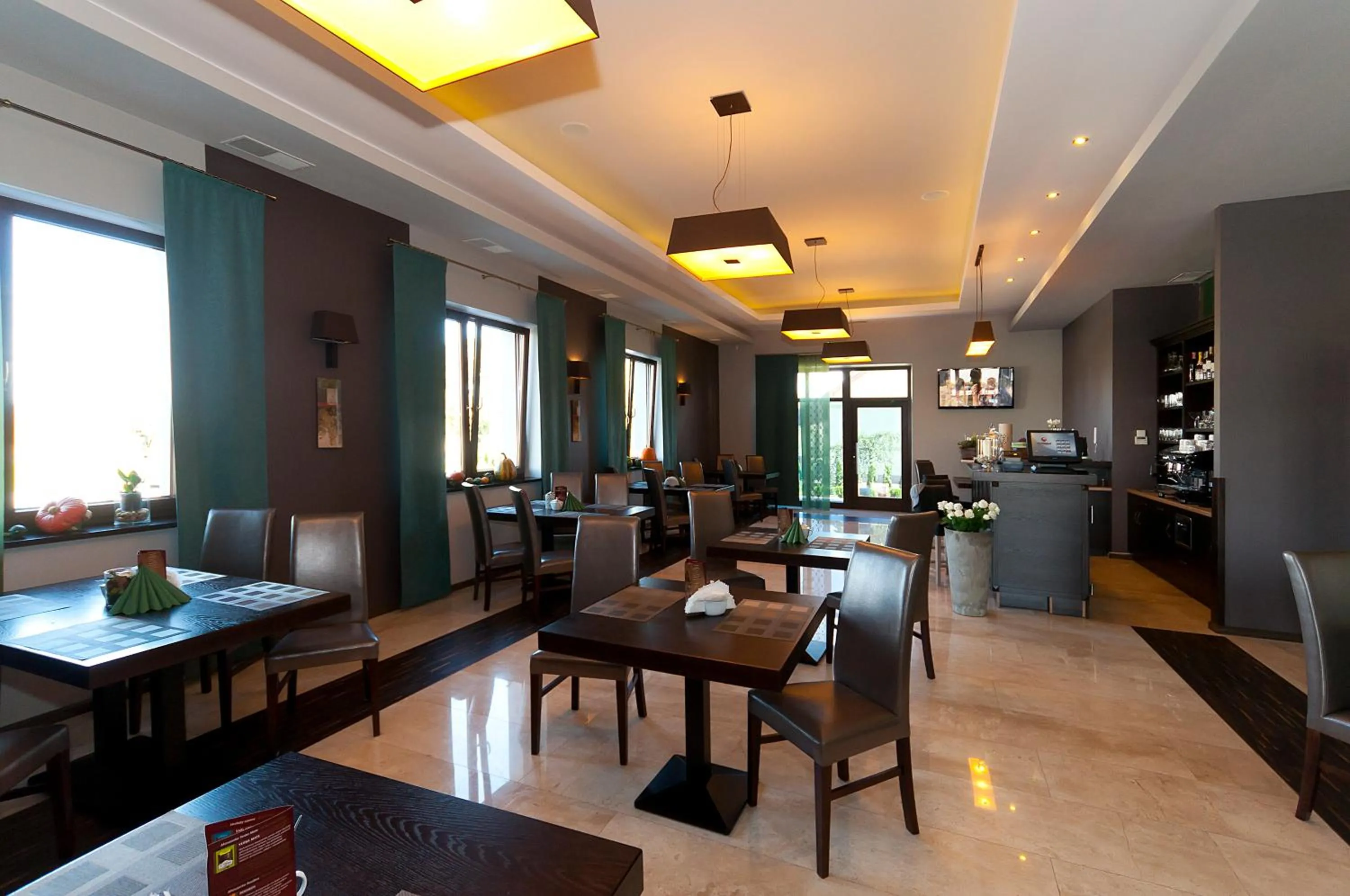 Restaurant/places to eat in Hotel Oriza